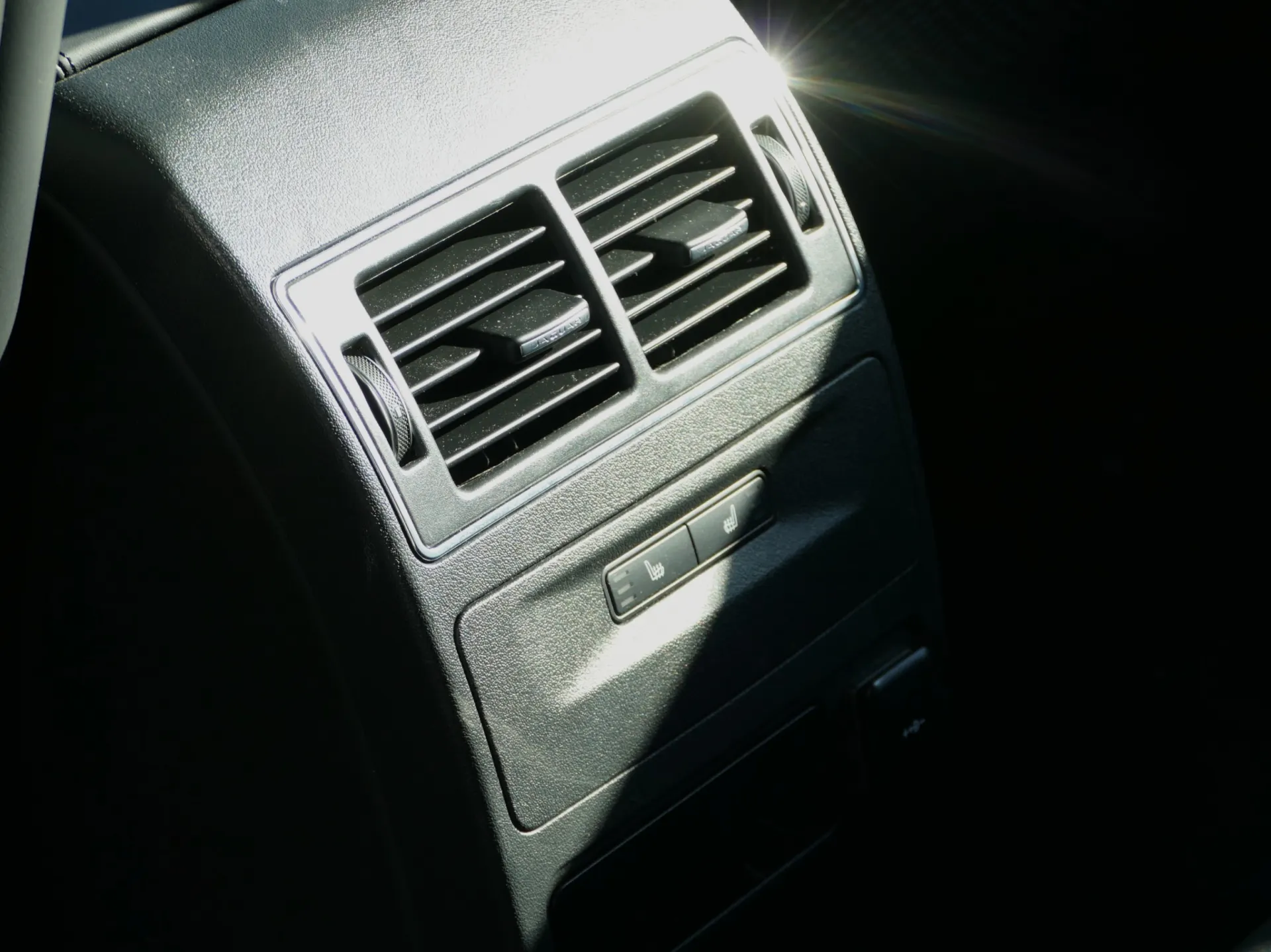 Jaguar F-Pace 2.0 P400e AWD R-Dynamic S 32