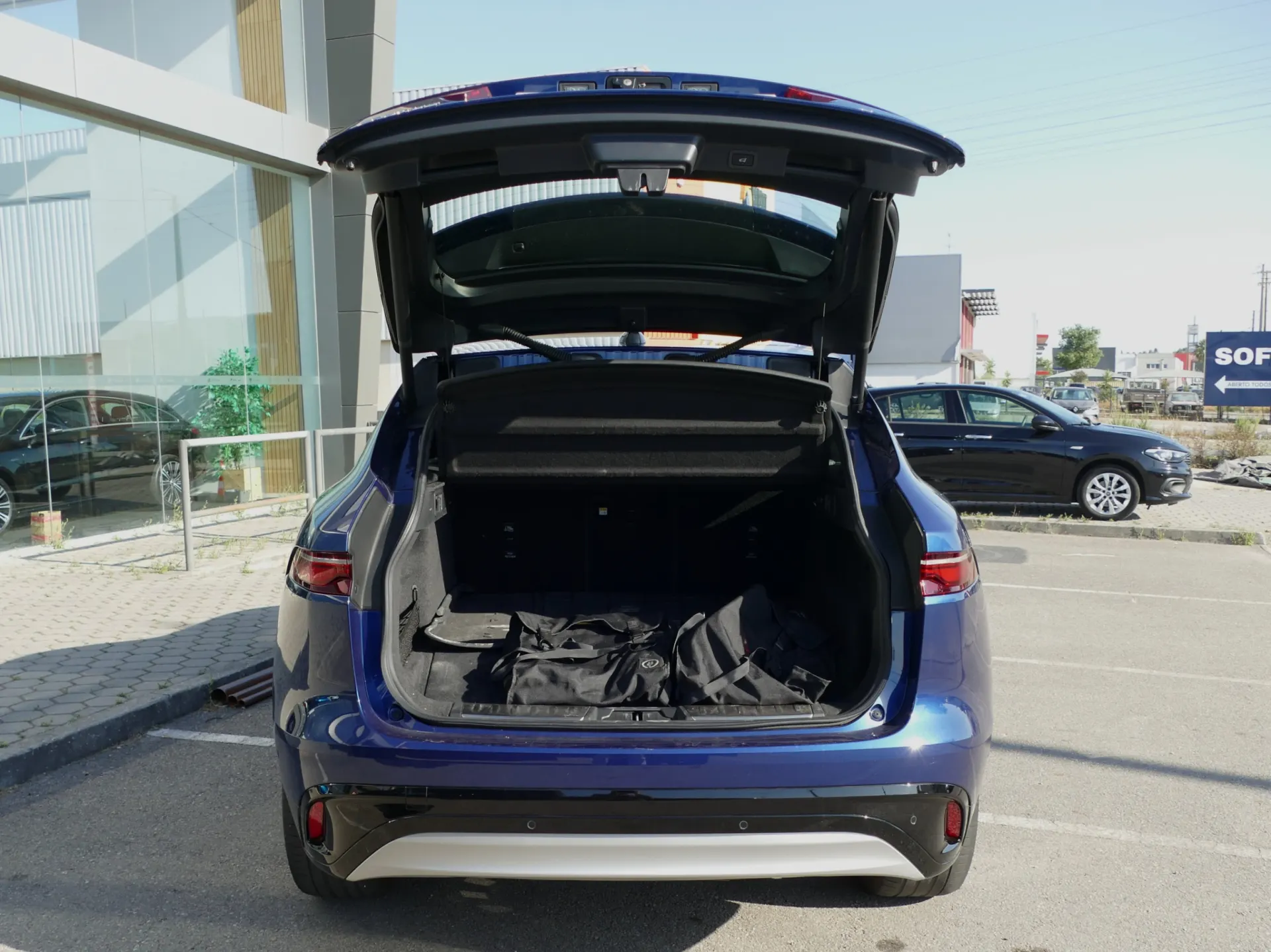 Jaguar F-Pace 2.0 P400e AWD R-Dynamic S 35