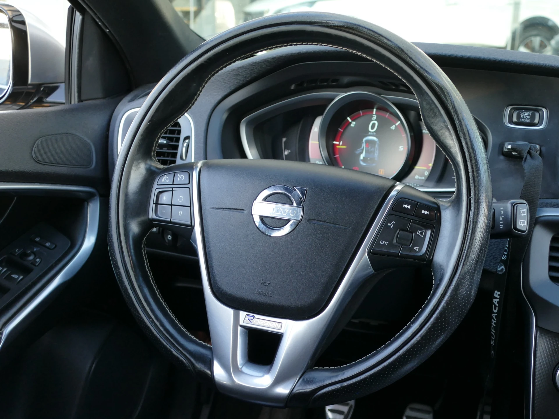 Volvo V40 2.0 D2 R-Design Momentum 34