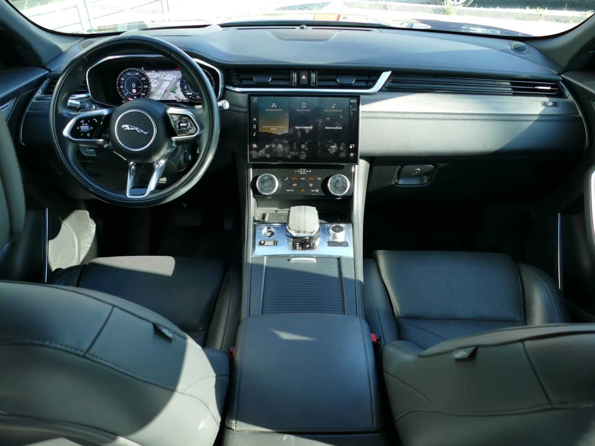 Jaguar F-Pace 2.0 P400e AWD R-Dynamic S 42