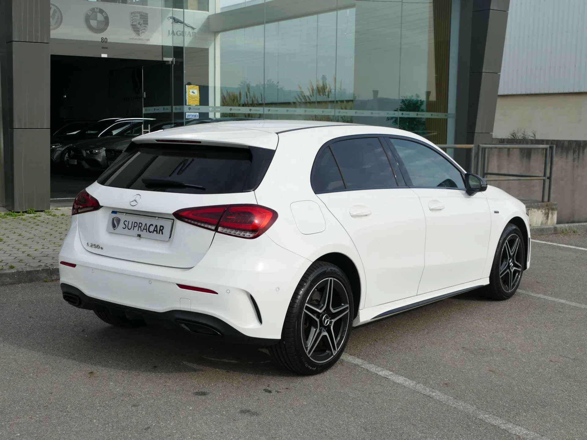 Mercedes-Benz A 250 e AMG Line 3