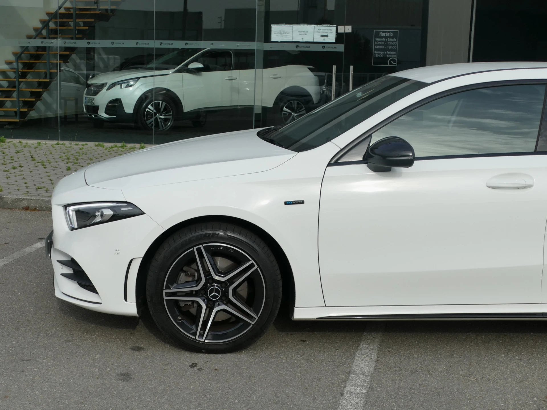 Mercedes-Benz A 250 e AMG Line 8