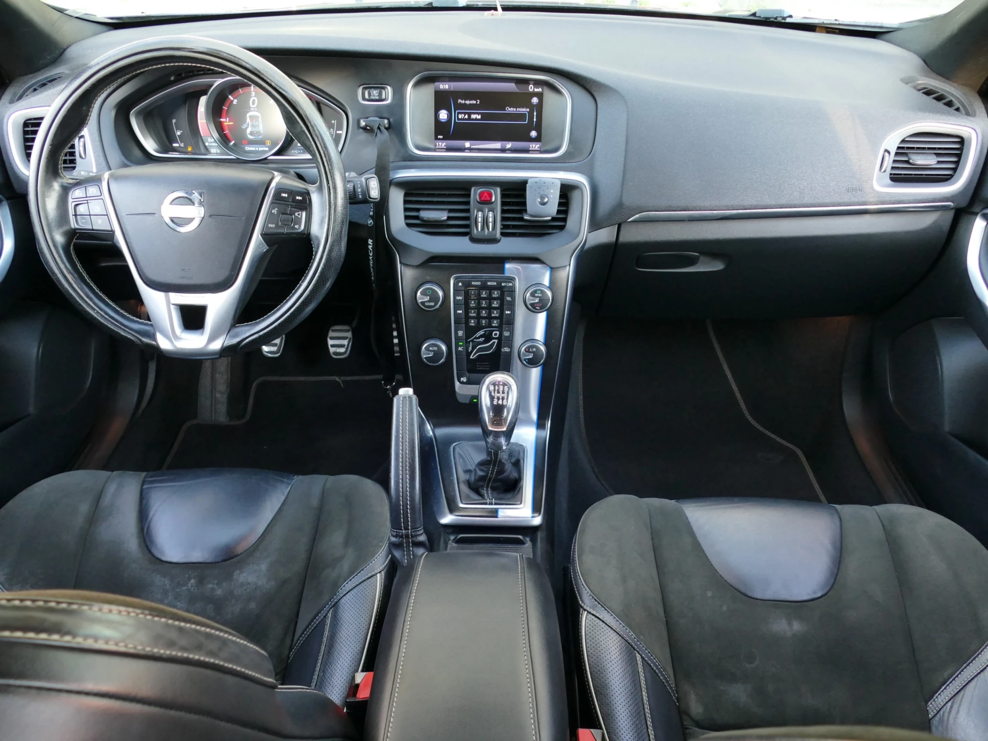 Volvo V40 2.0 D2 R-Design Momentum 36