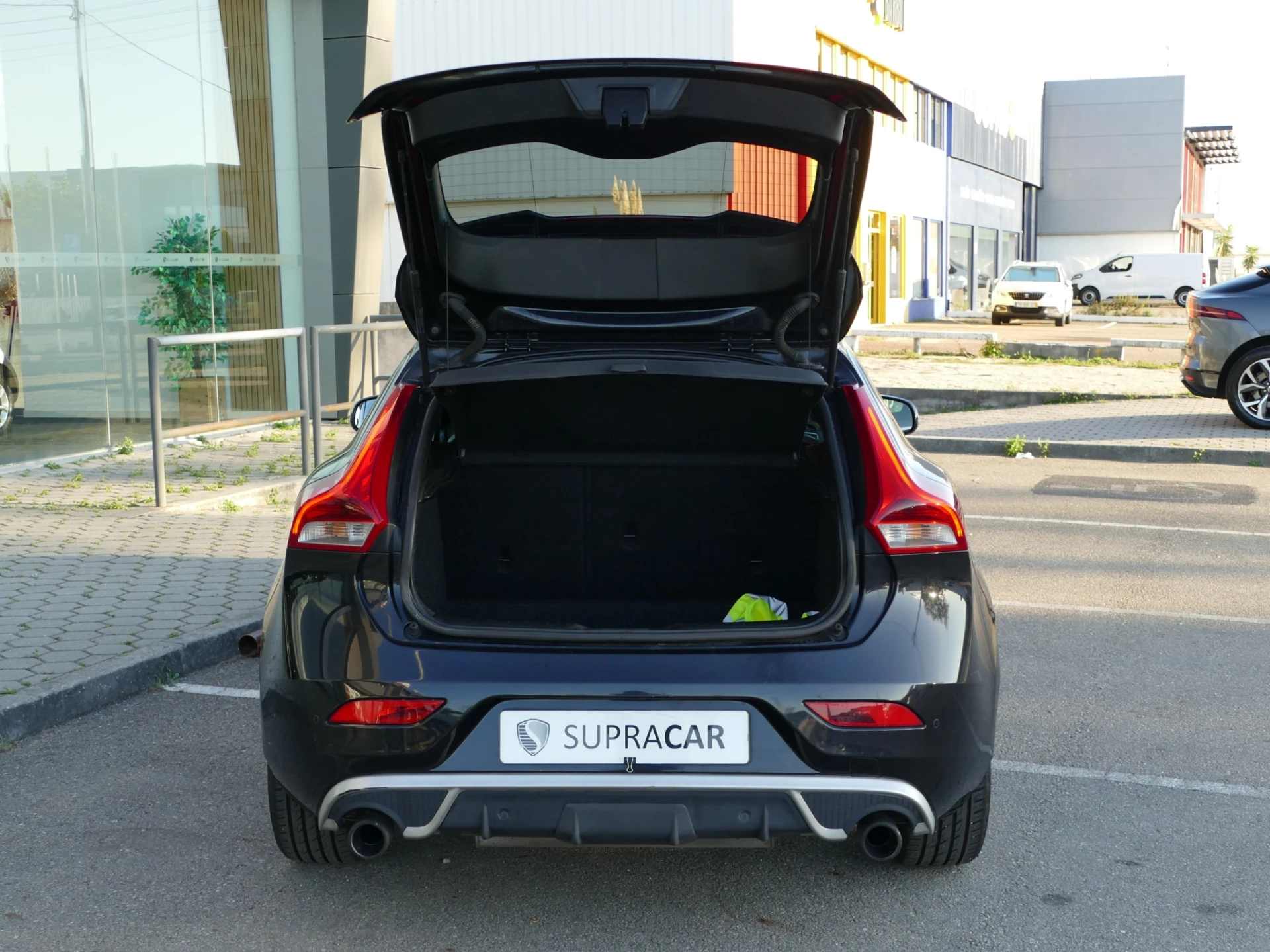 Volvo V40 2.0 D2 R-Design Momentum 6
