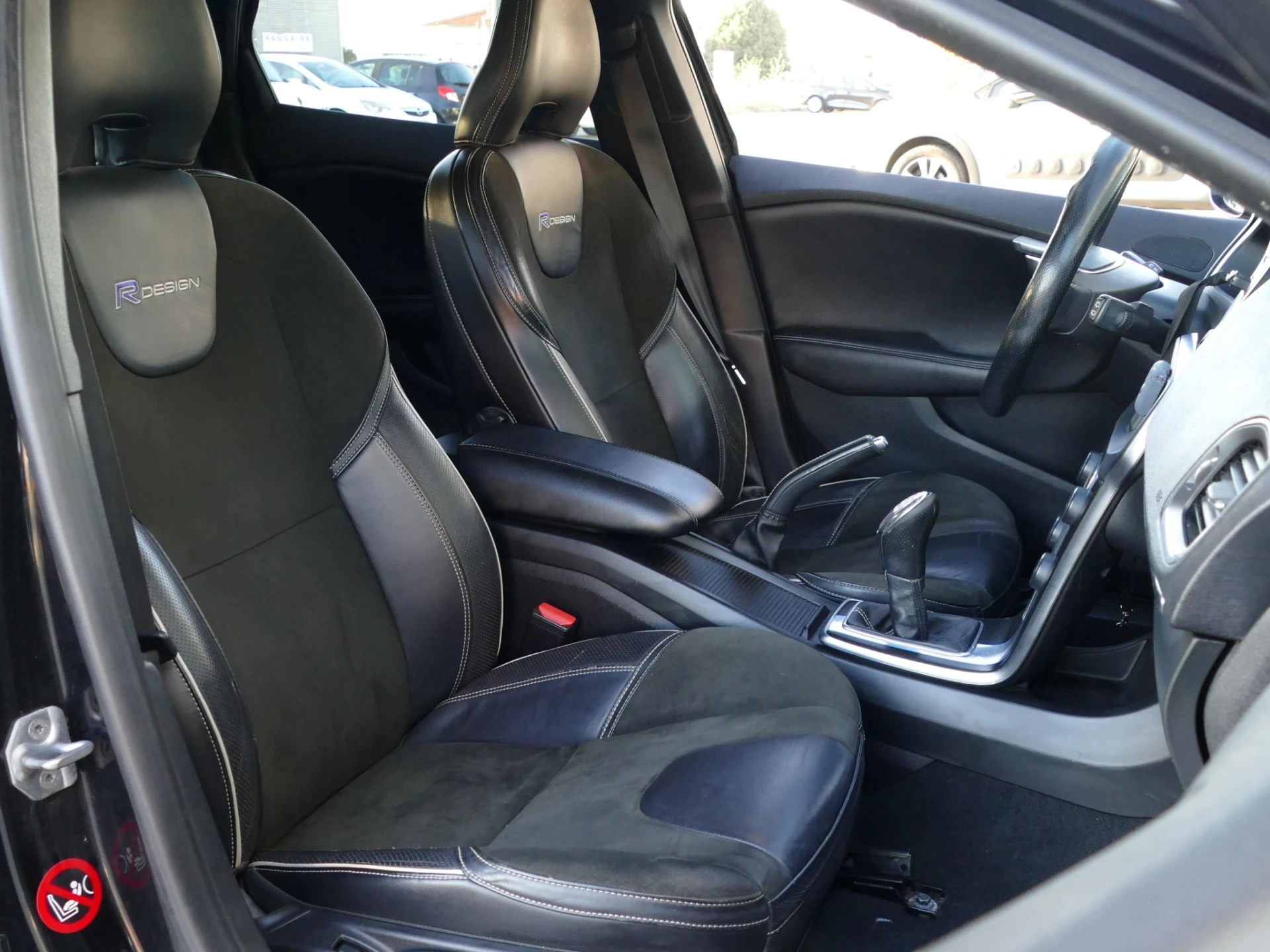 Volvo V40 2.0 D2 R-Design Momentum 29