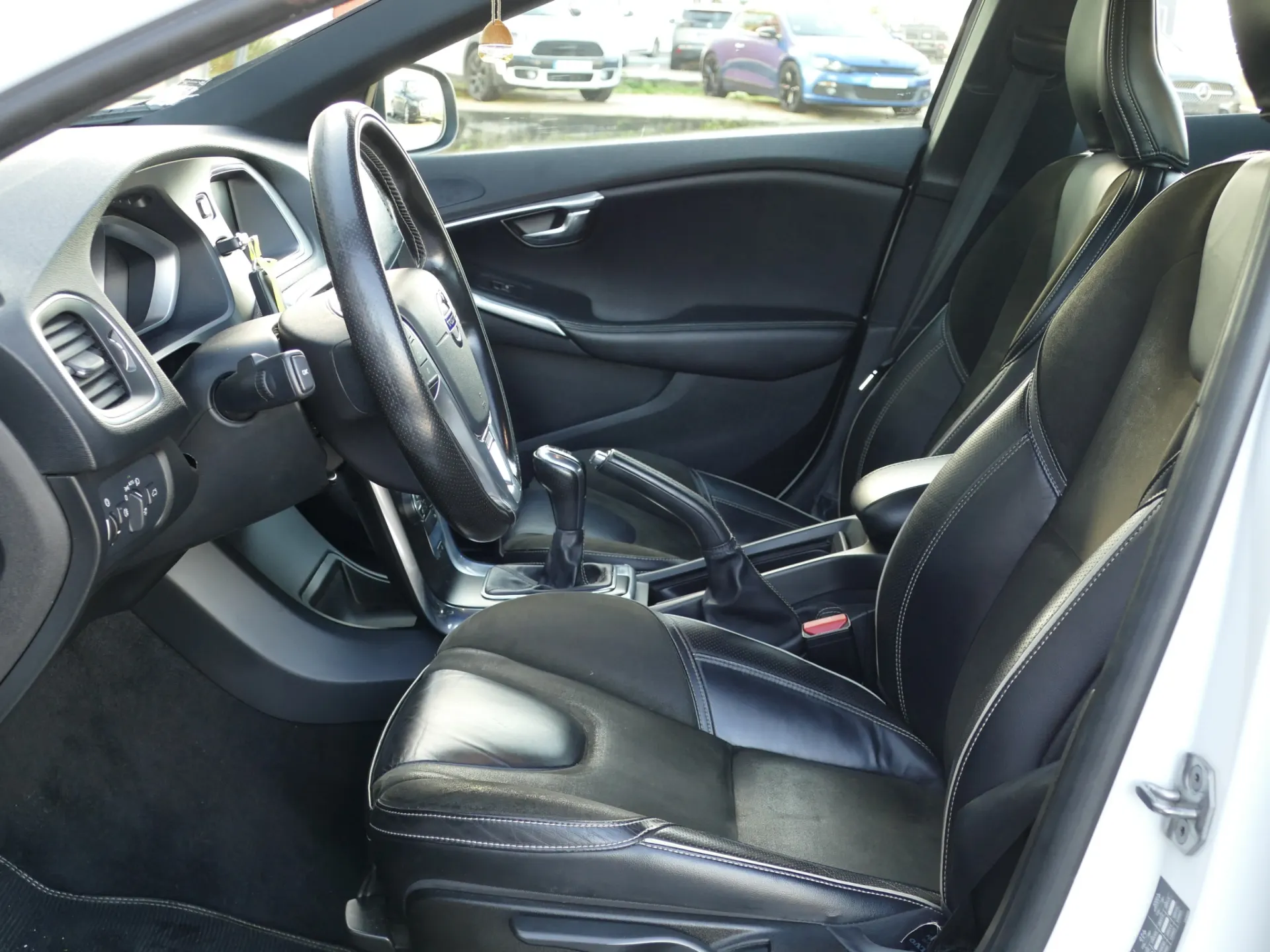 Volvo V40 2.0 D2 R-Design 21