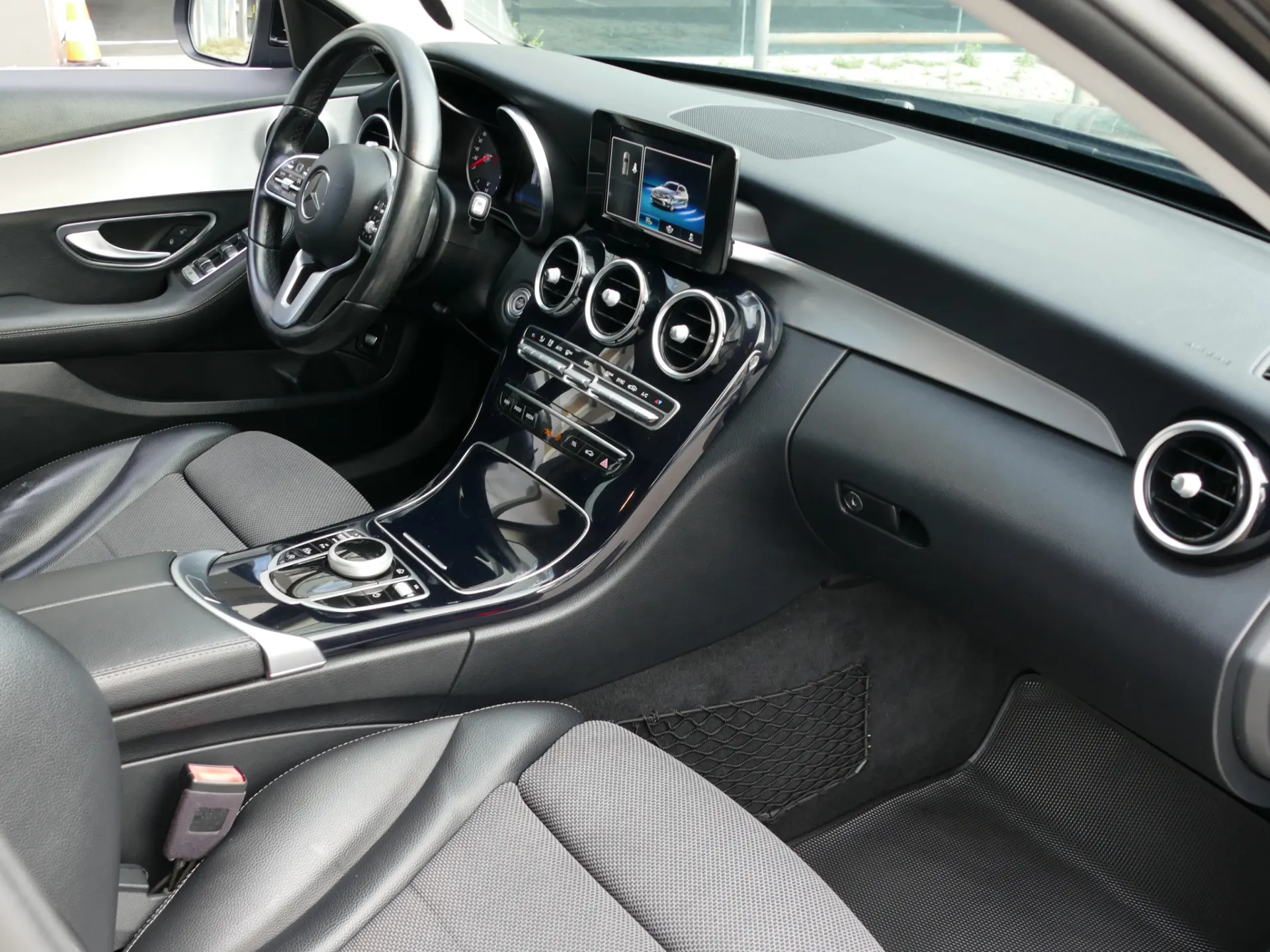 Mercedes-Benz C 200 d Avantgarde 28