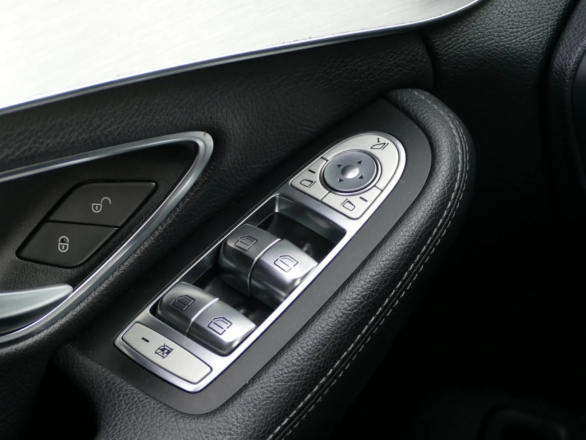 Mercedes-Benz C 200 d Avantgarde 32