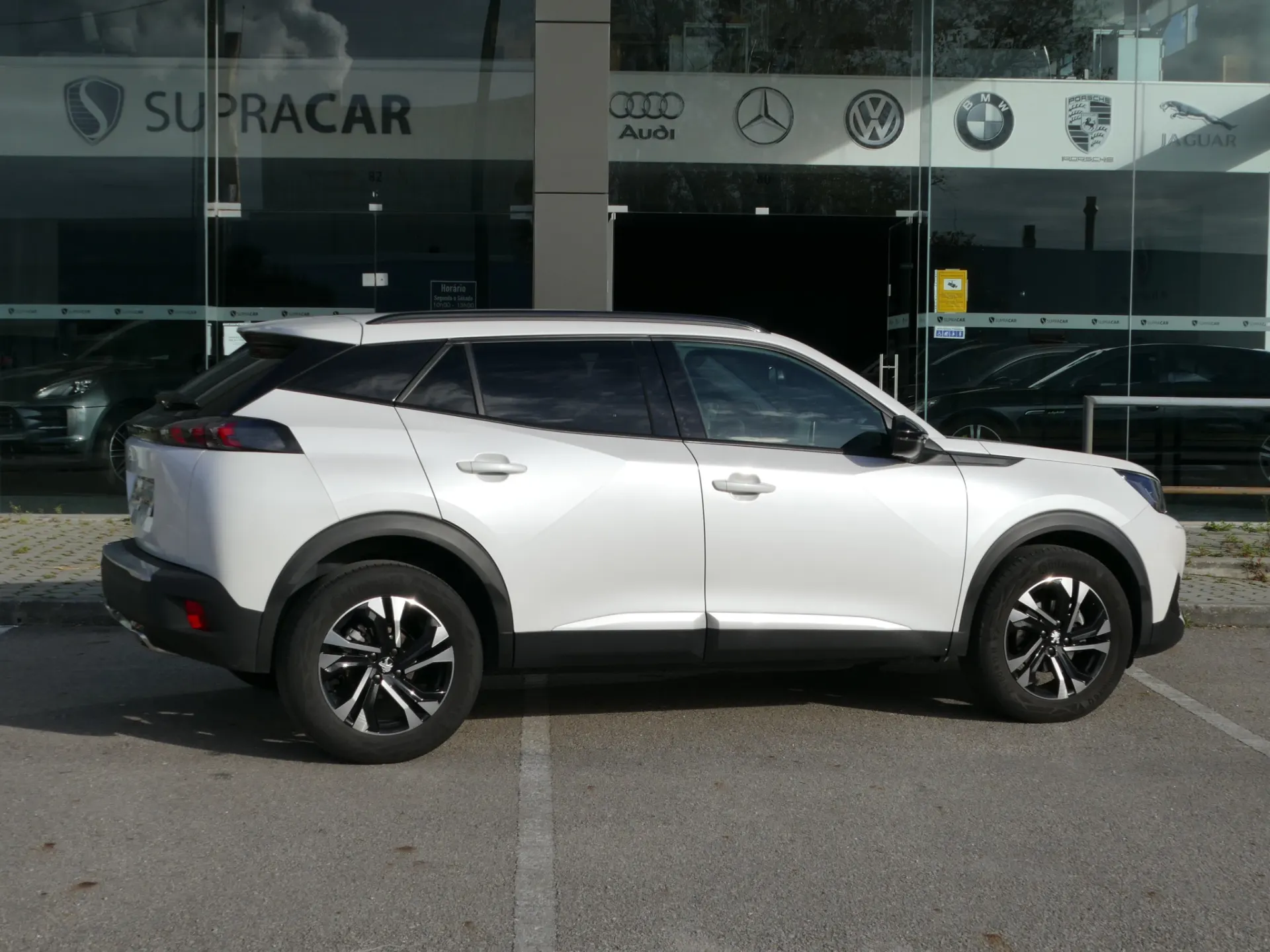 Peugeot 2008 1.2 PureTech Allure EAT8 14