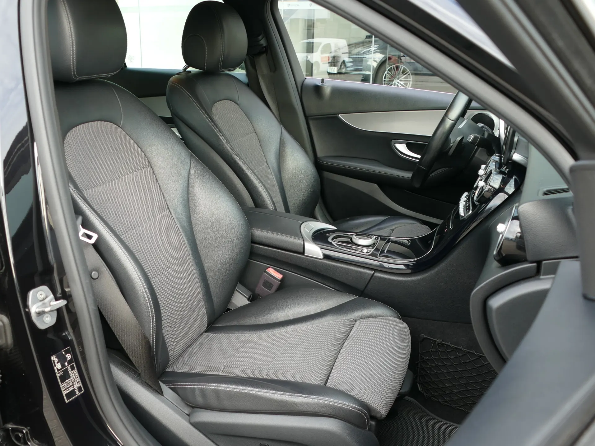 Mercedes-Benz C 200 d Avantgarde 27