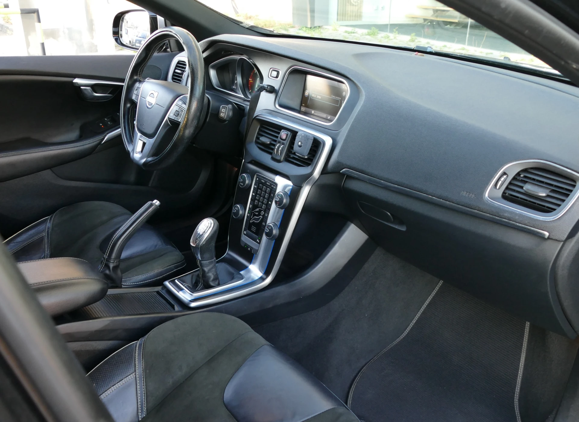 Volvo V40 2.0 D2 R-Design Momentum 28