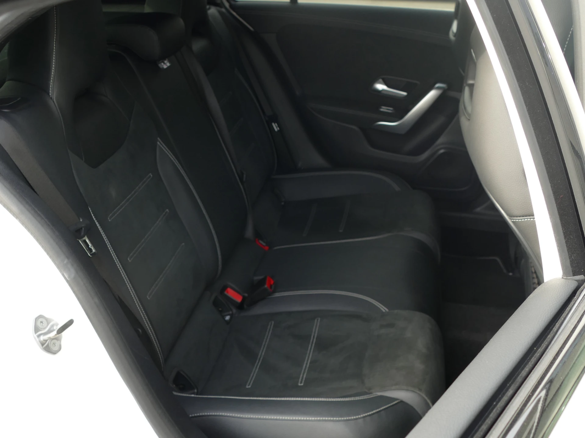 Mercedes-Benz A 250 e AMG Line 29