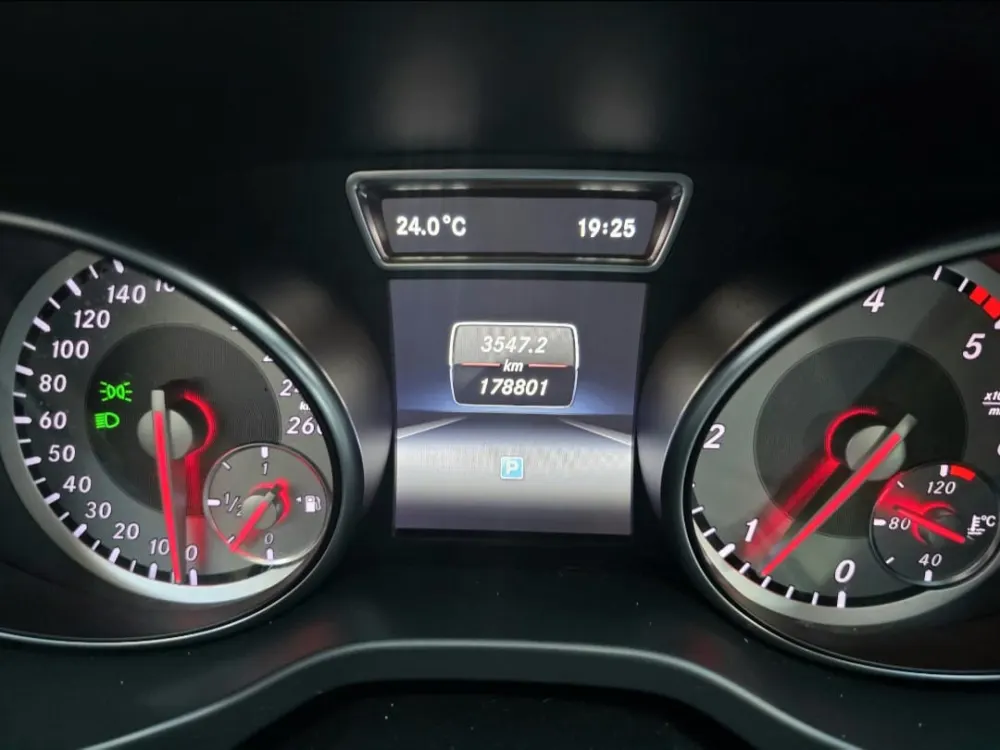 Mercedes-Benz GLA 200 CDi AMG Line 9