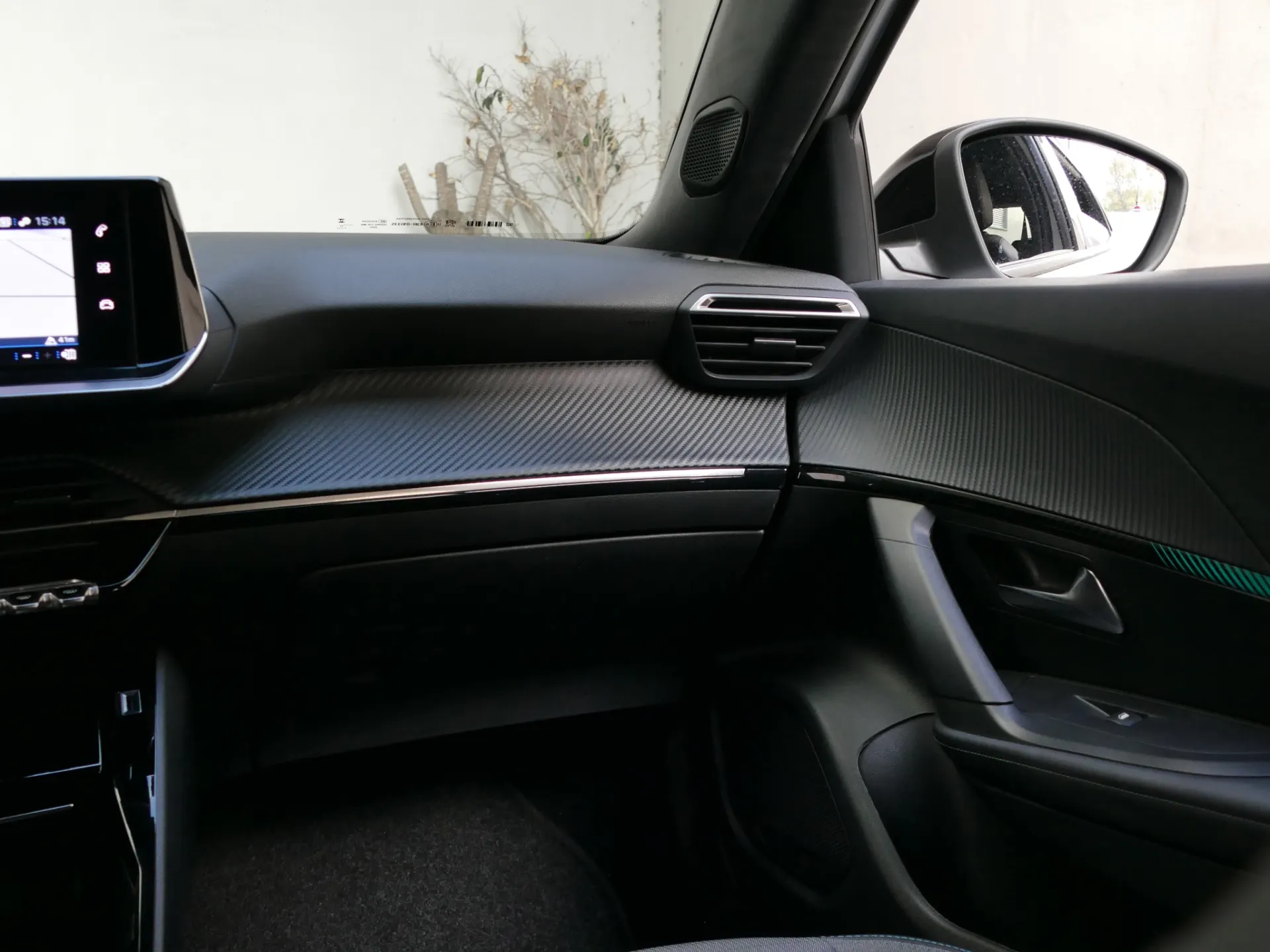 Peugeot 2008 1.2 PureTech Allure EAT8 32