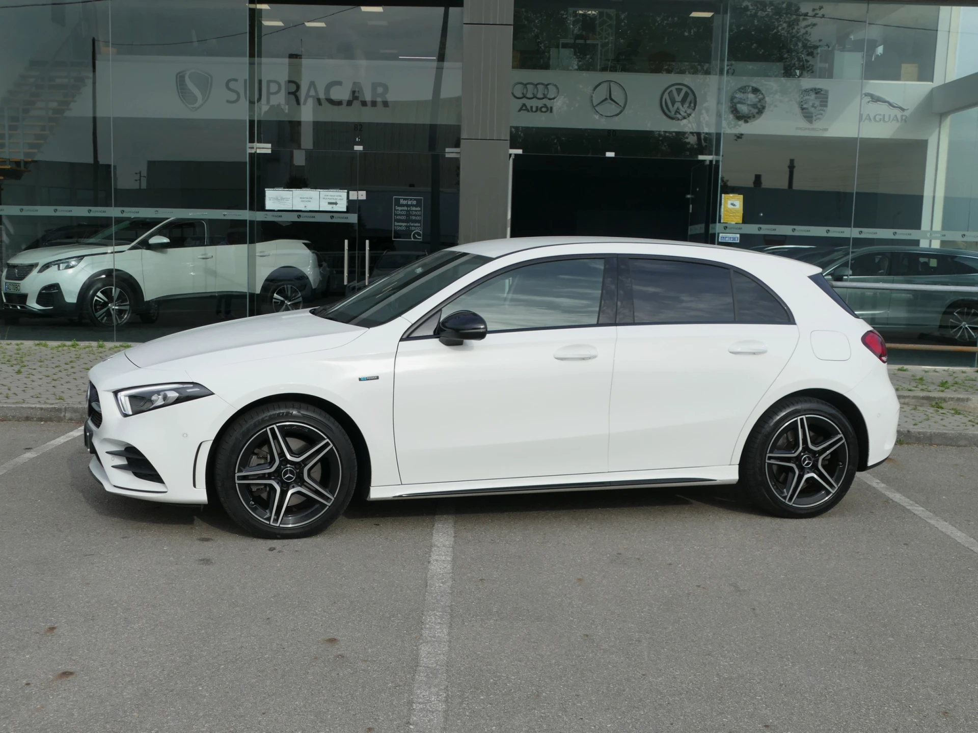 Mercedes-Benz A 250 e AMG Line 15