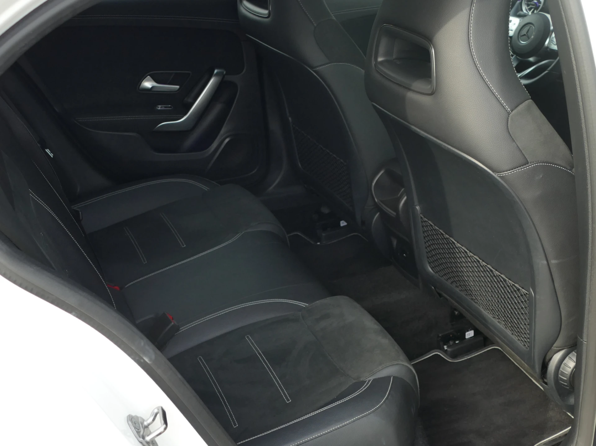 Mercedes-Benz A 250 e AMG Line 28