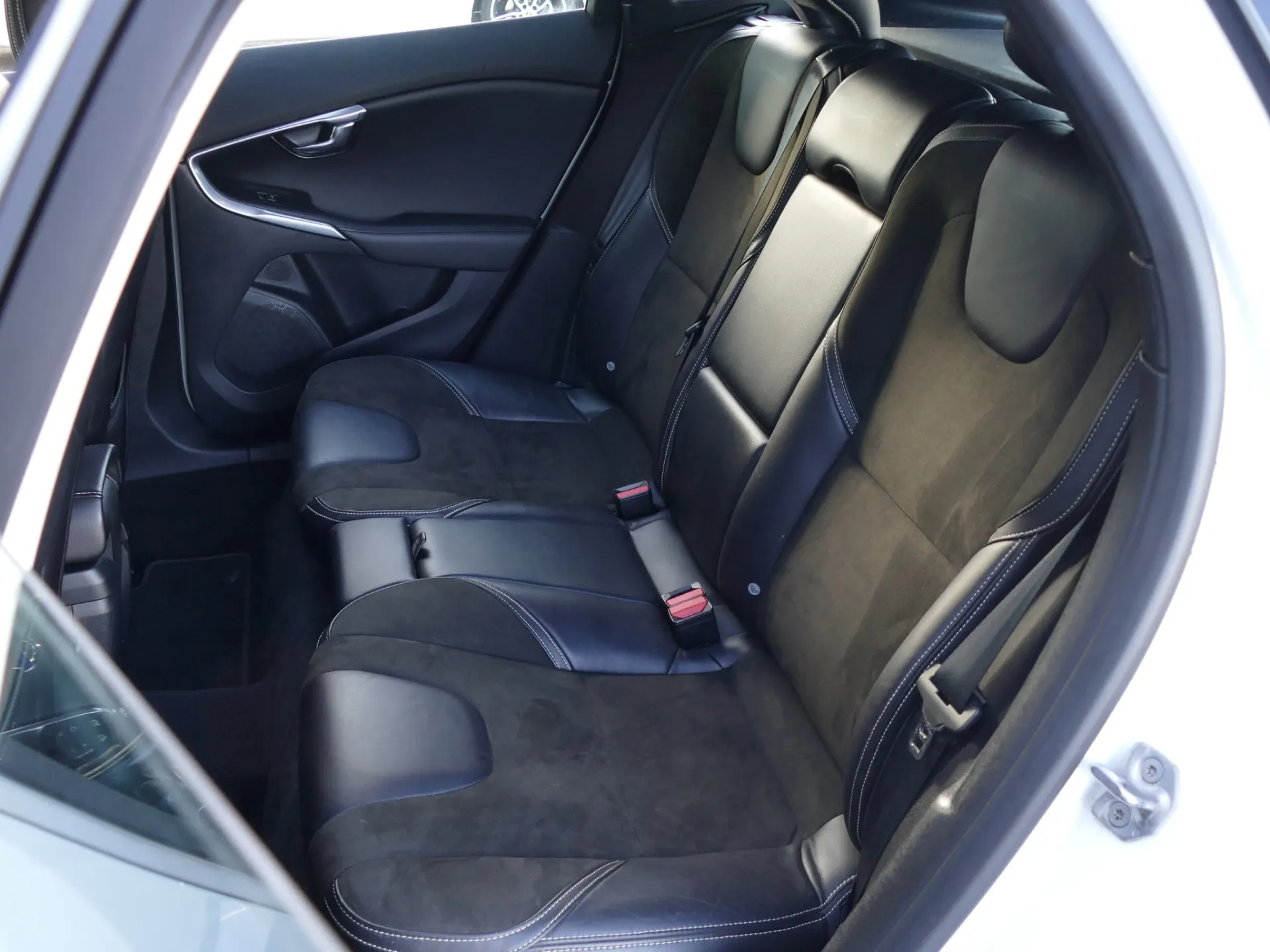 Volvo V40 2.0 D2 R-Design 26