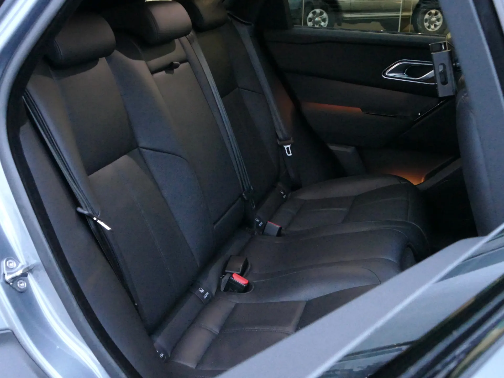 Land Rover Range Rover Velar 2.0 P400e AWD Dynamic SE 34