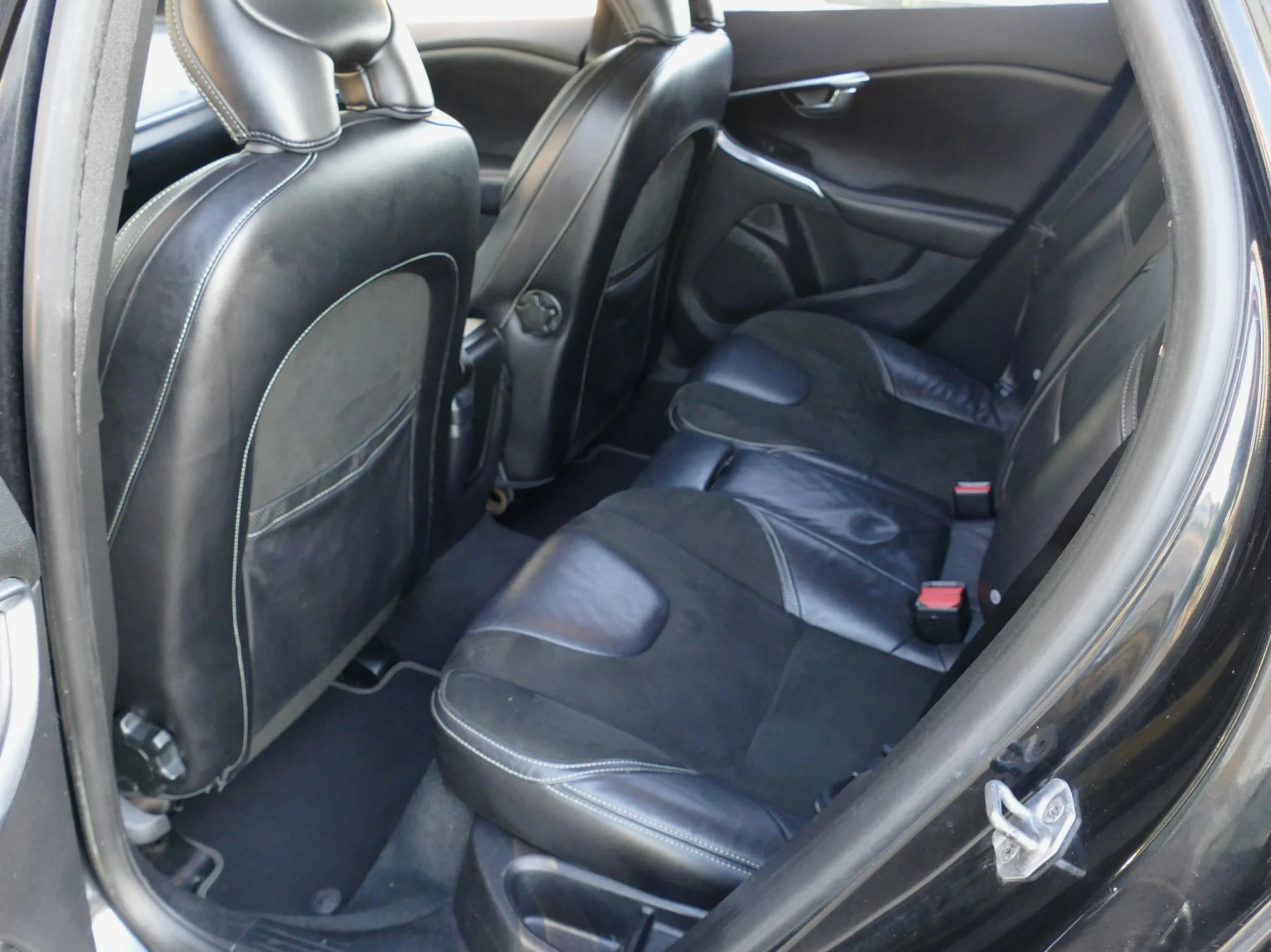 Volvo V40 2.0 D2 R-Design Momentum 32