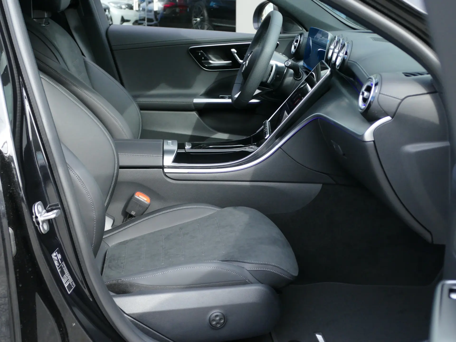 Mercedes-Benz C 300 e AMG Line 28