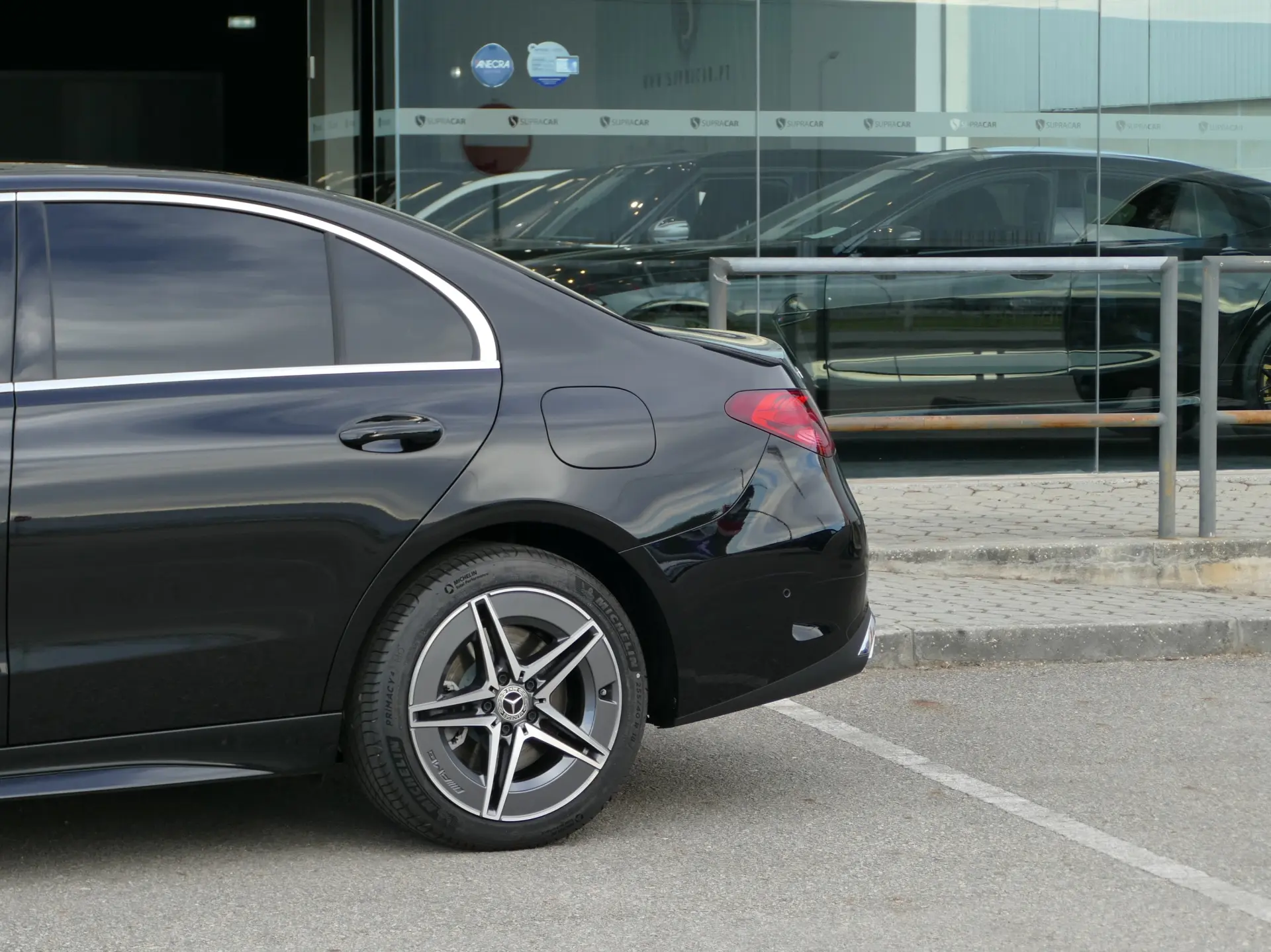 Mercedes-Benz C 300 e AMG Line 15