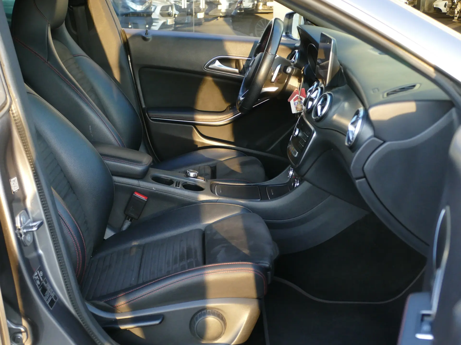 Mercedes-Benz CLA 200 d Shooting Brake AMG Line Aut. 29