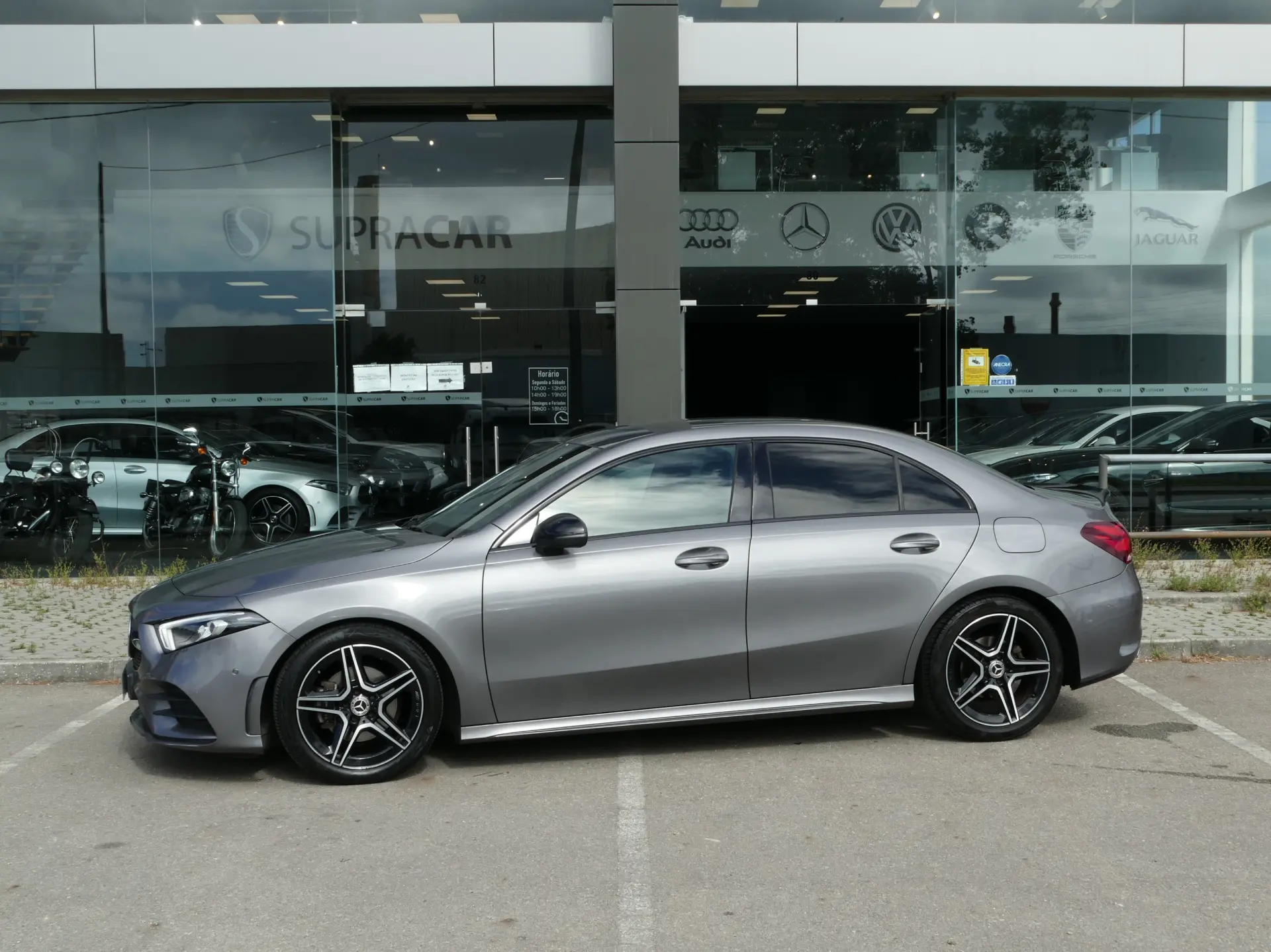 Mercedes-Benz A 180 Limousine d AMG Line Aut. 38