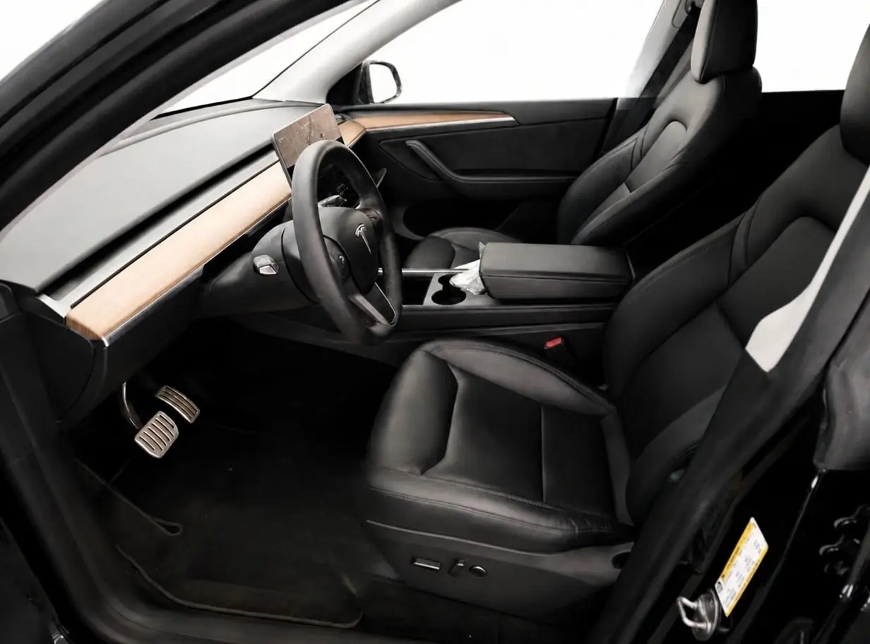 Tesla Model Y Performance Dual Motor AWD 7