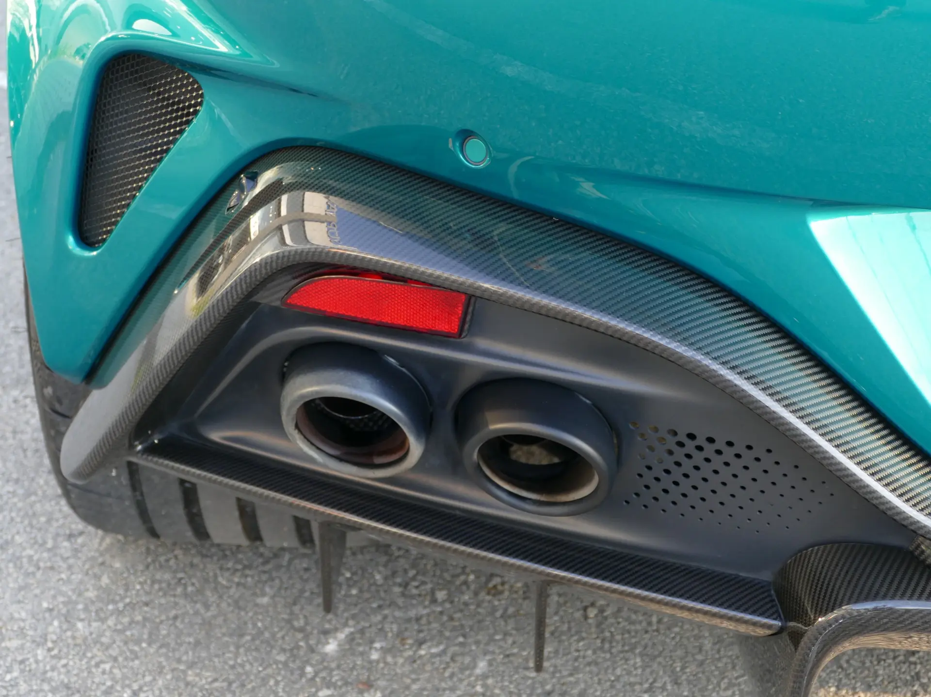 Aston Martin Vantage Coupe V8 19