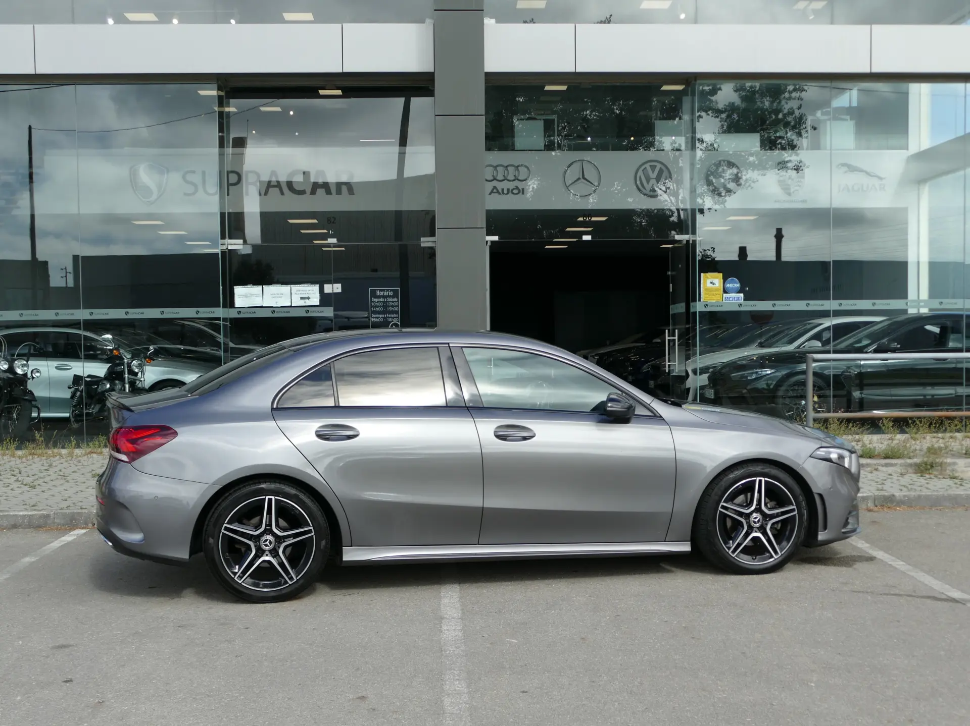 Mercedes-Benz A 180 Limousine d AMG Line Aut. 39