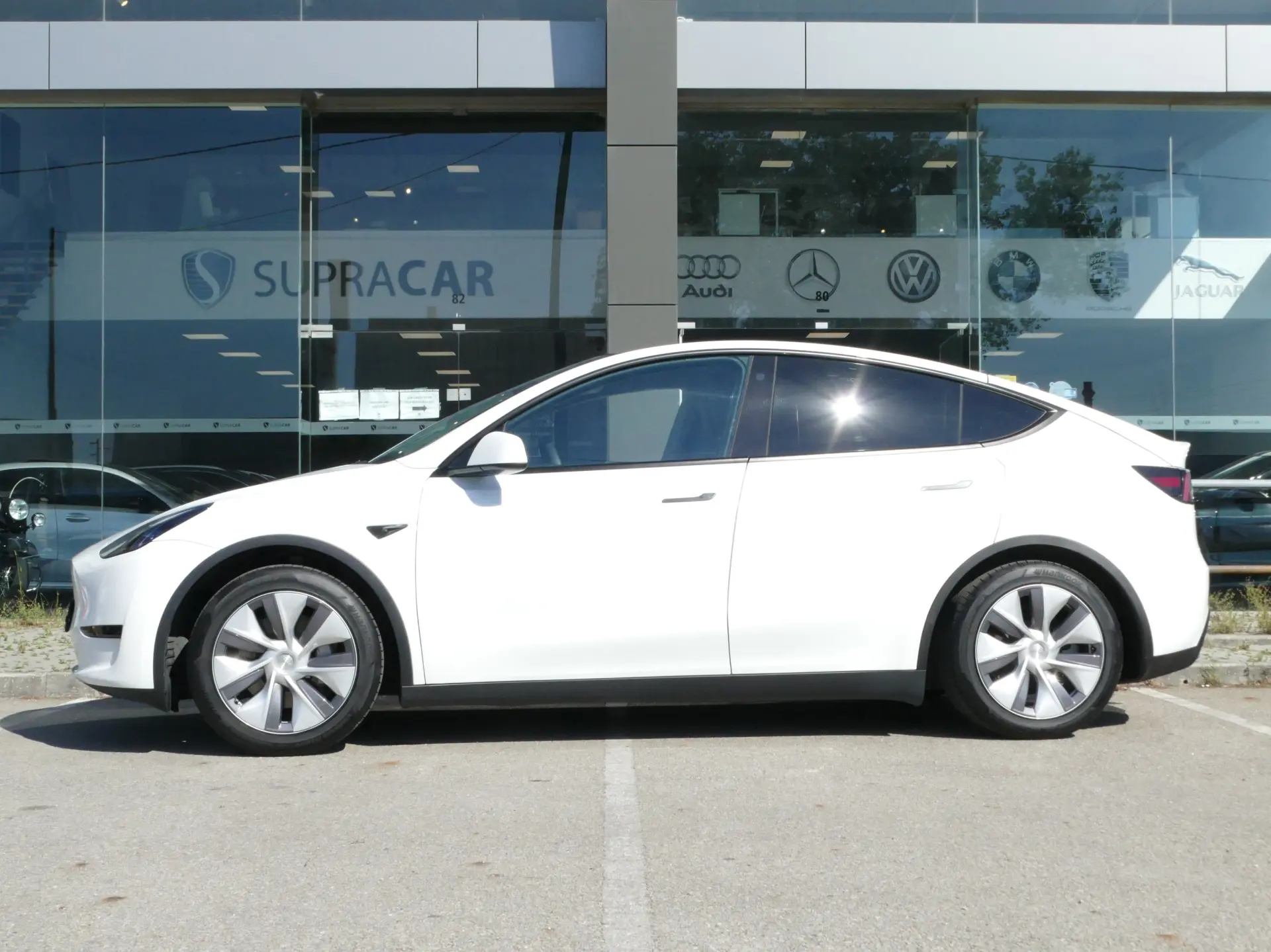 Tesla Model Y Standard 18