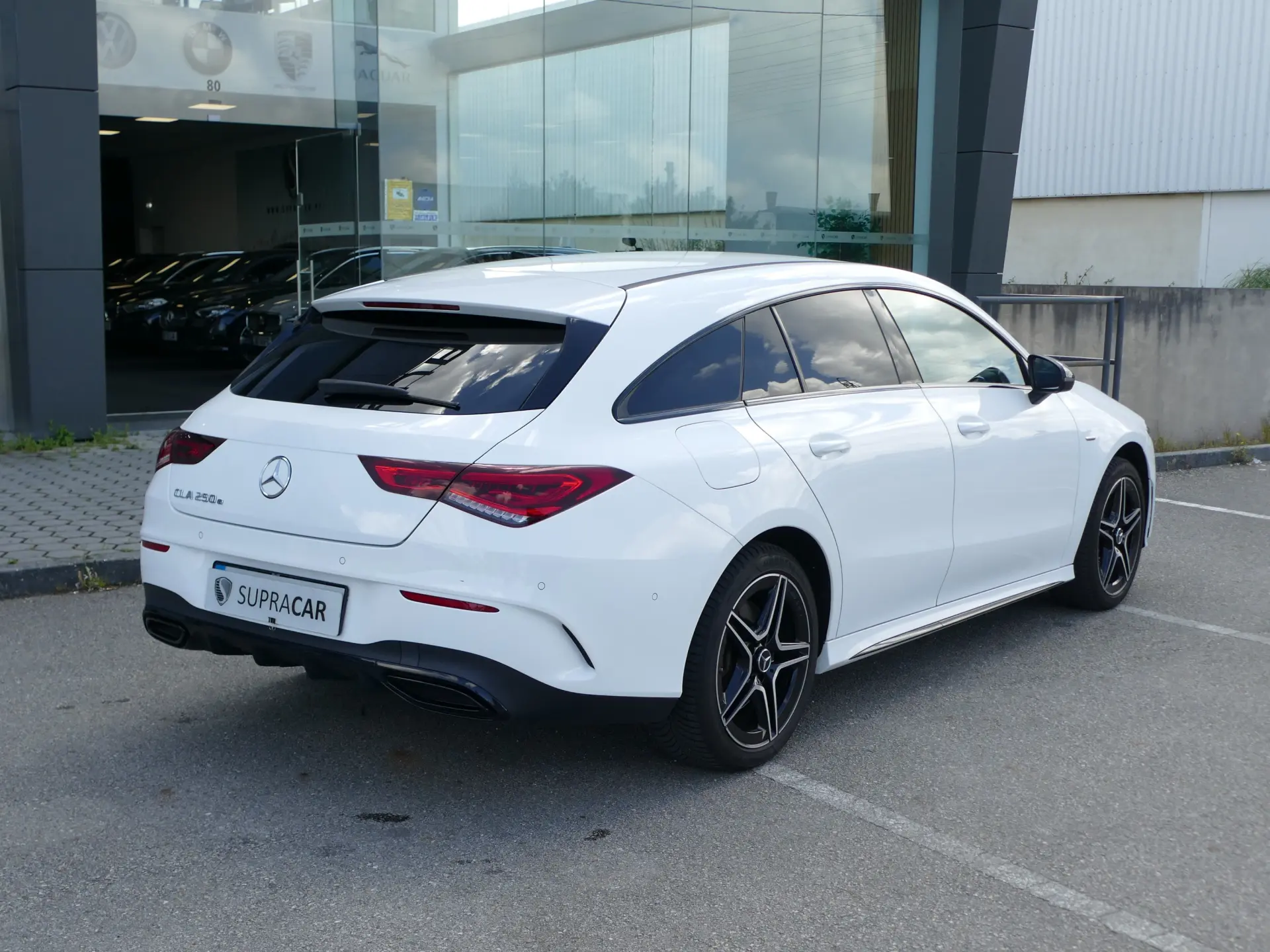 Mercedes-Benz CLA 250 e Shooting Brake AMG Line 4
