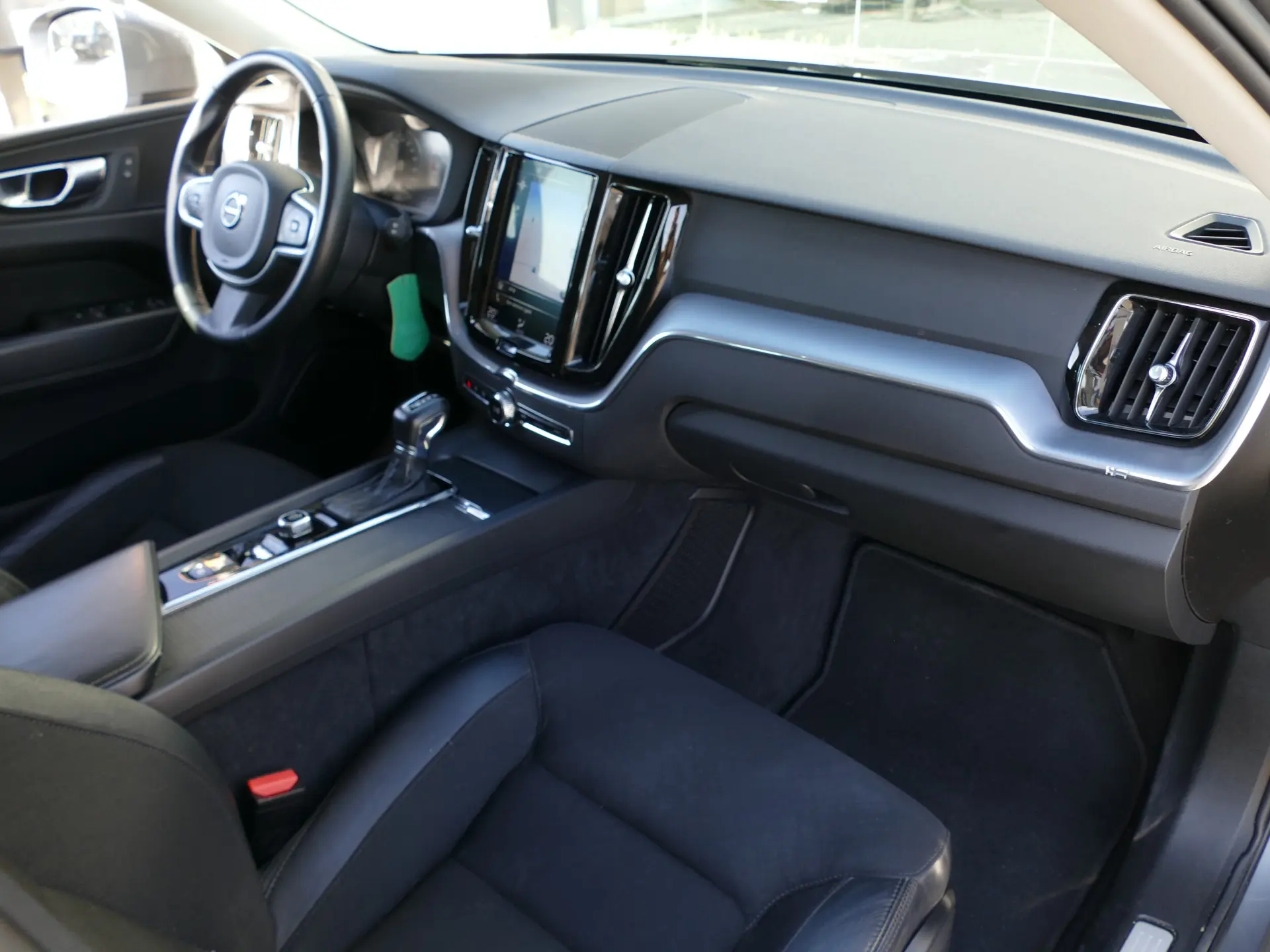 Volvo XC 60 2.0 D4 Momentum Geartronic 28