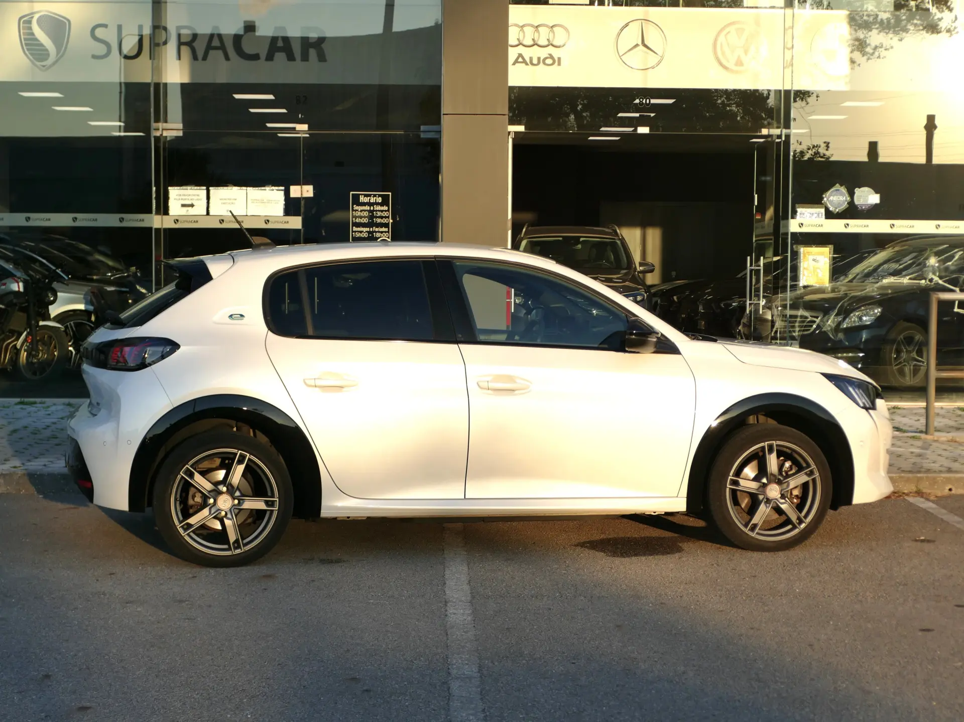 Peugeot e-208 50 kWh GT 37