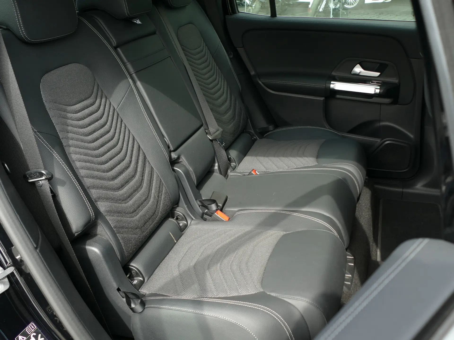 Mercedes-Benz EQB 300 4Matic Progressive 32