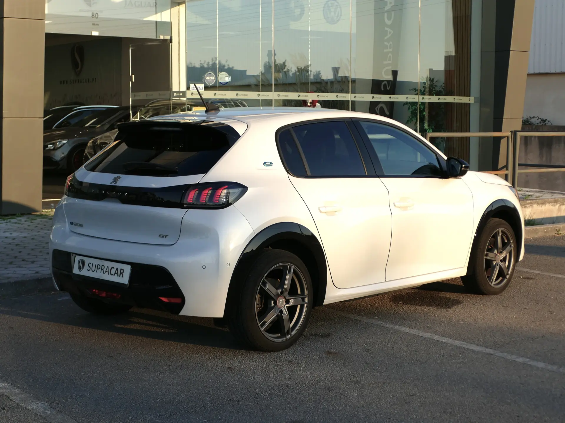 Peugeot e-208 50 kWh GT 4