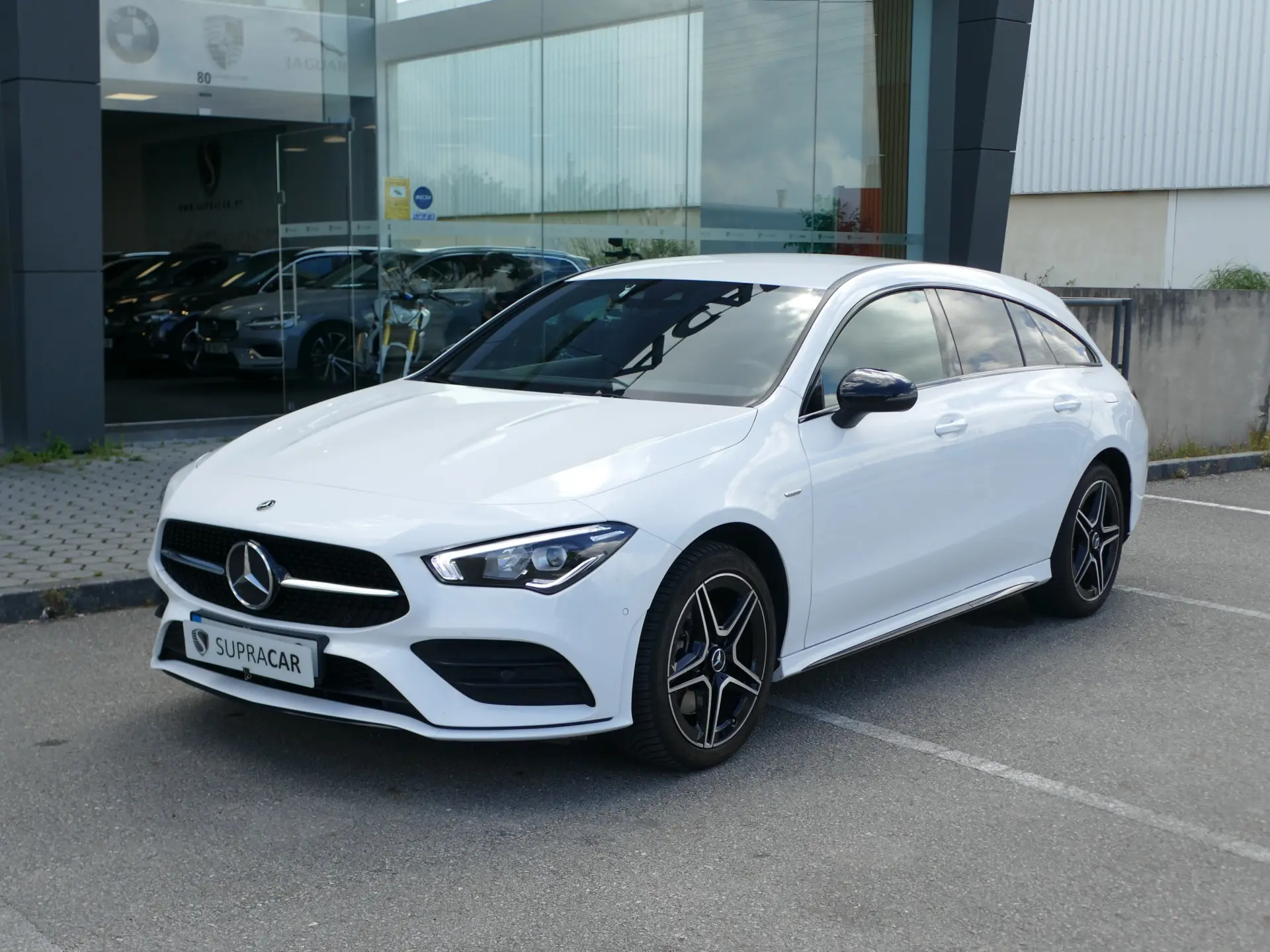 Mercedes-Benz CLA 250 e Shooting Brake AMG Line 1