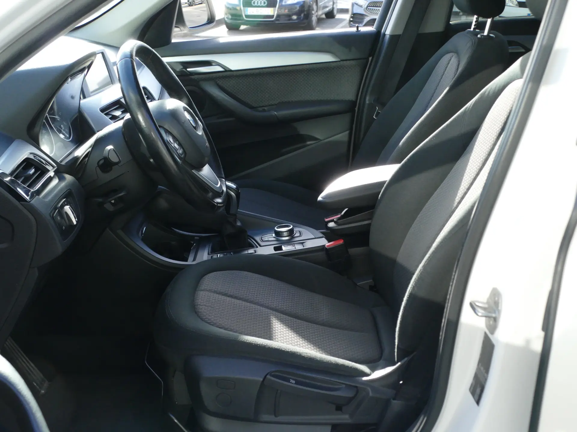BMW X1 16 d sDrive Advantage 29