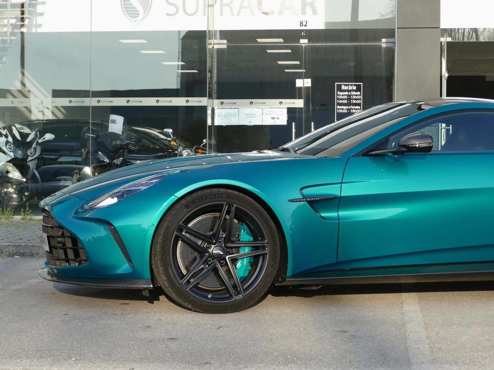Aston Martin Vantage Coupe V8 24