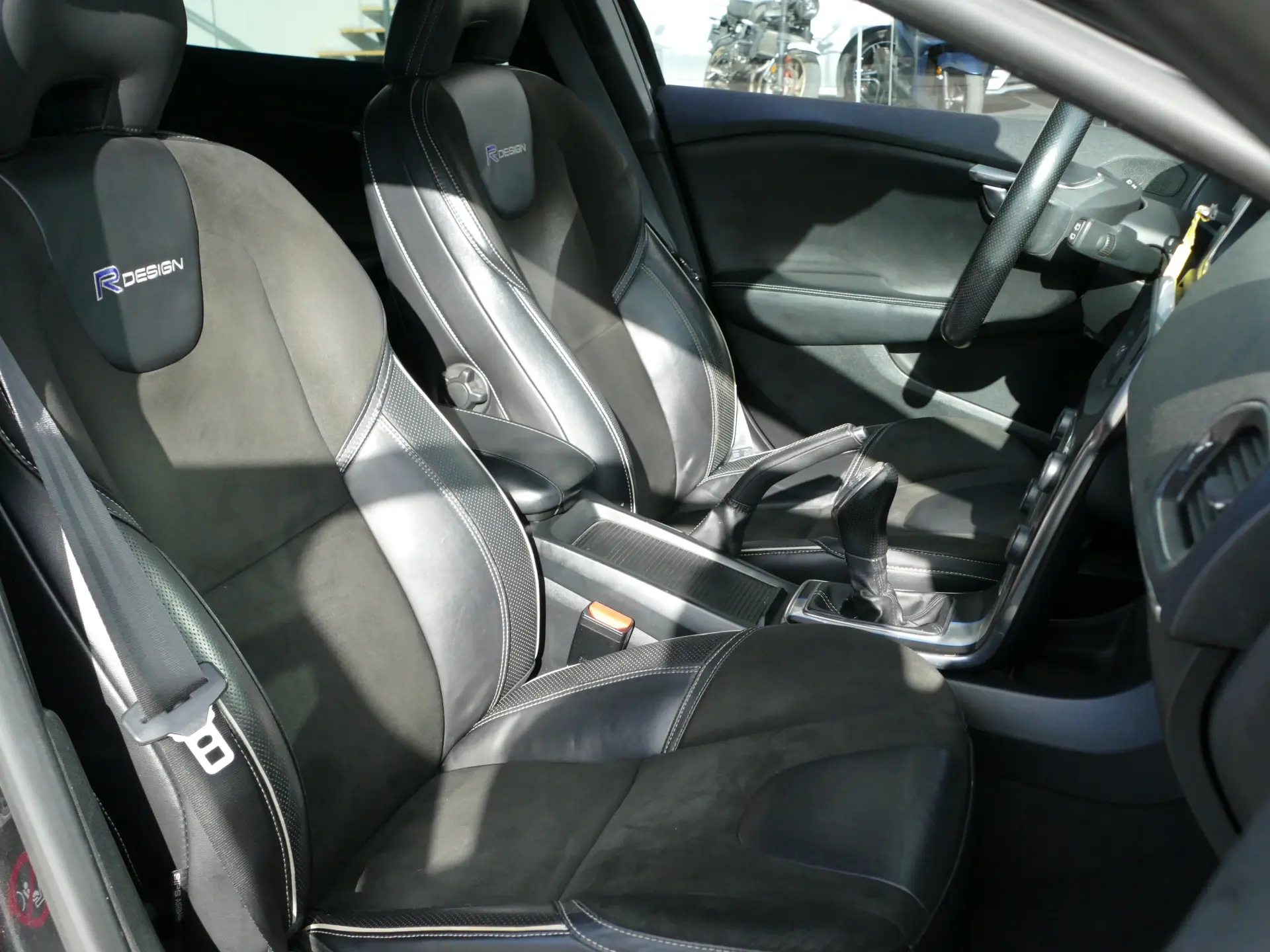 Volvo V40 1.6 D2 R-Design 27