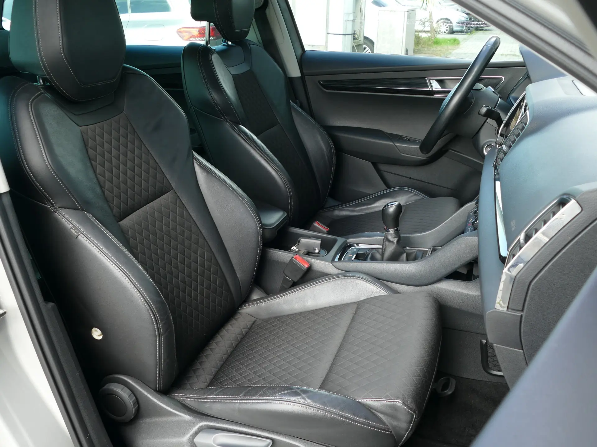 Skoda Karoq 2.0 TDI Ambition 26