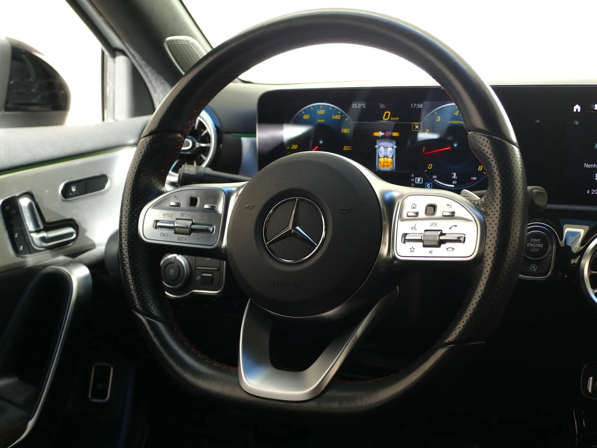 Mercedes-Benz A 200 Limousine AMG Line Aut. 37