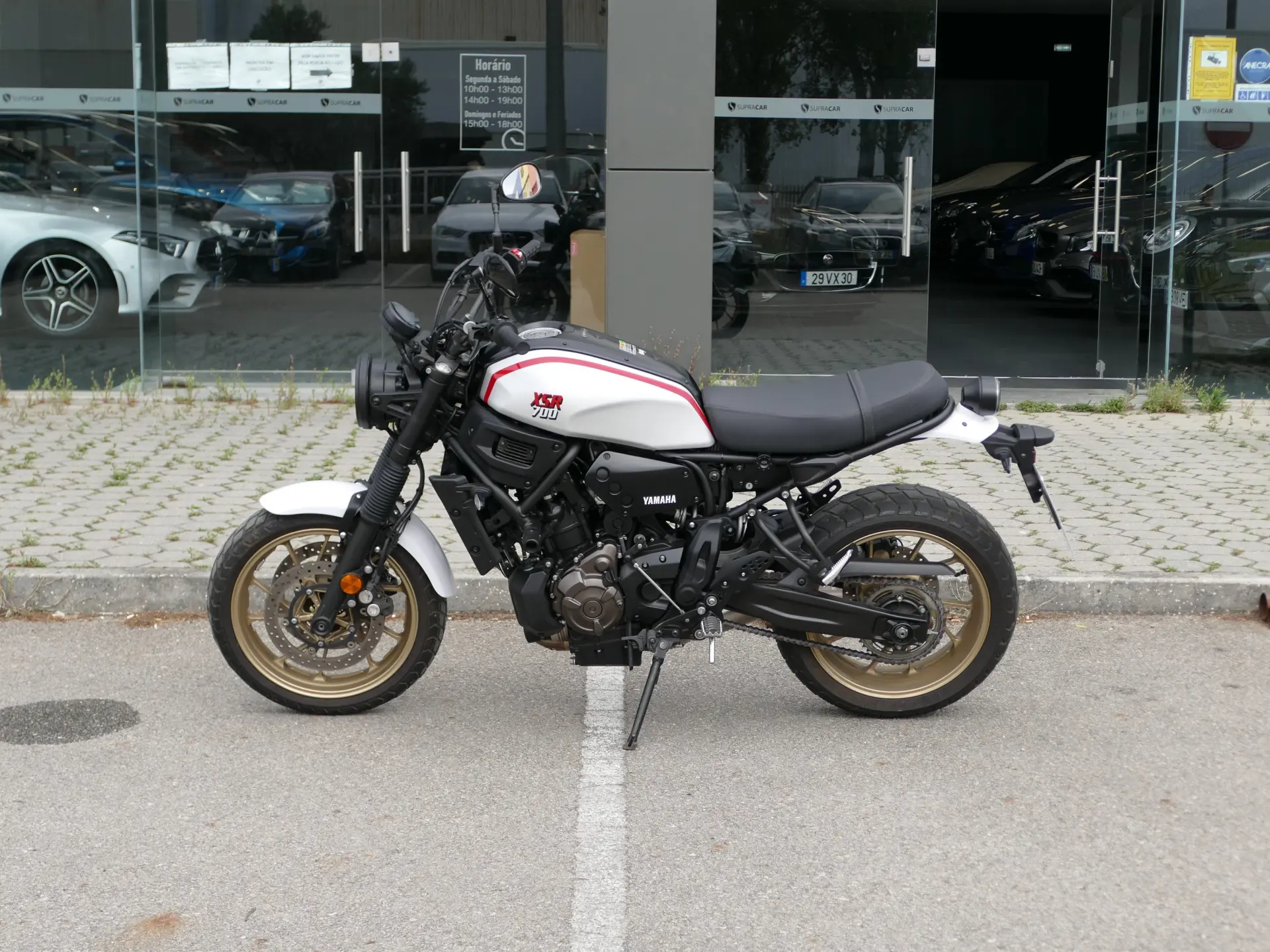 Yamaha XSR 700 Tribute 3