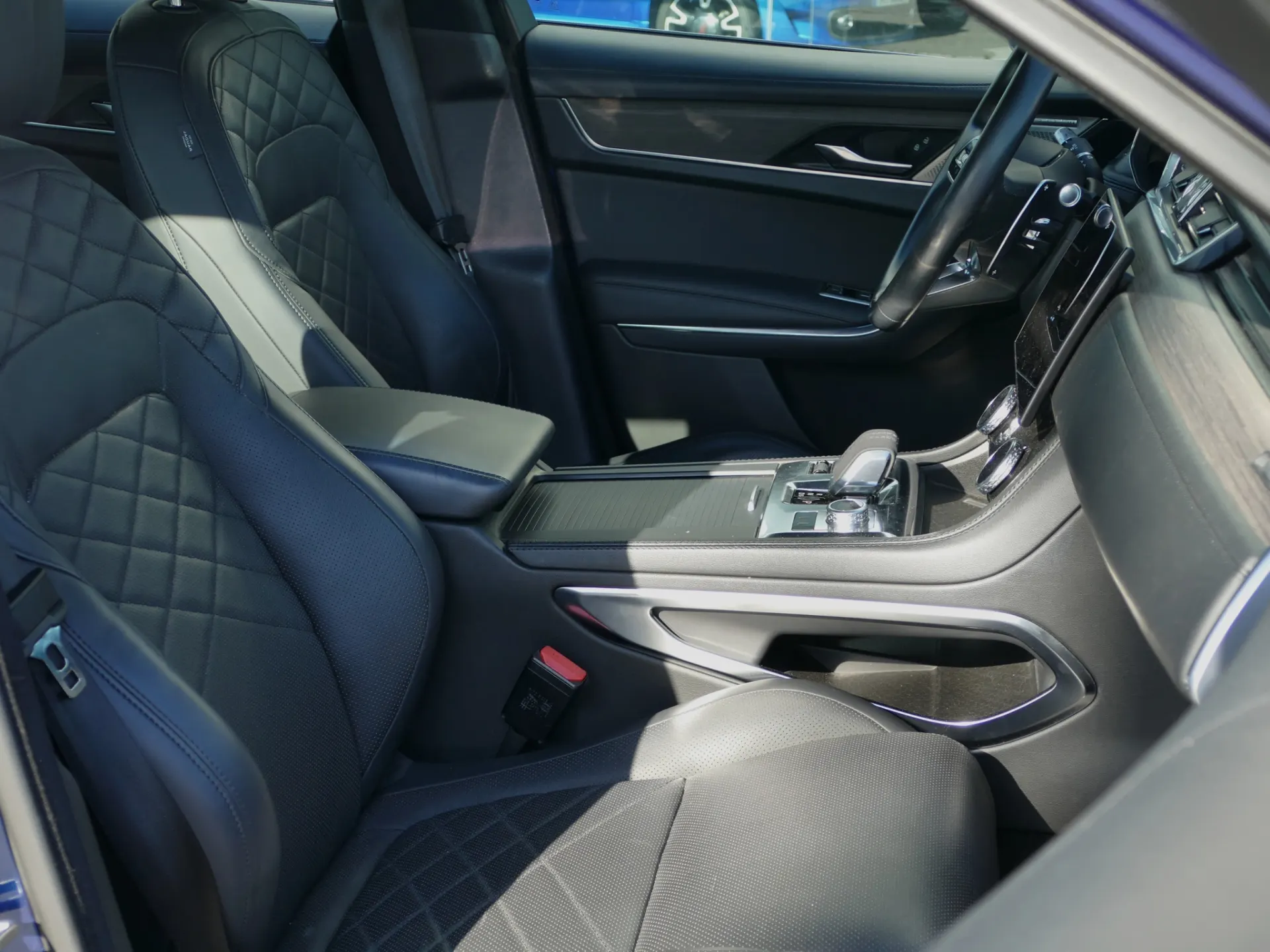 Jaguar F-Pace 2.0 P400e AWD R-Dynamic S 24