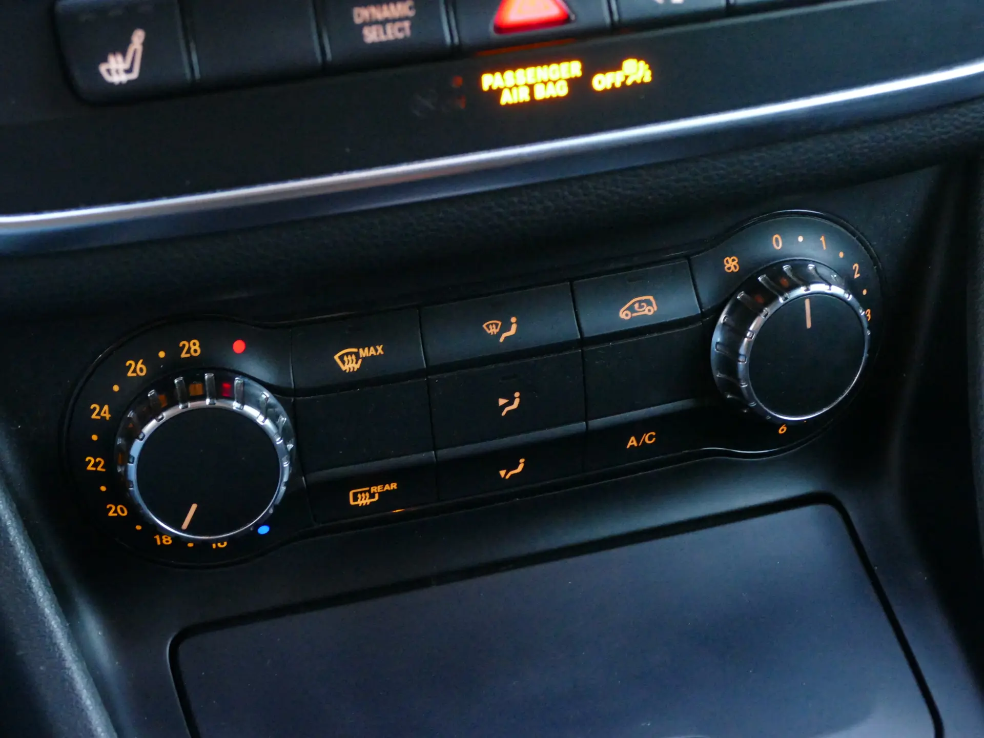 Mercedes-Benz GLA 220 d Urban 24