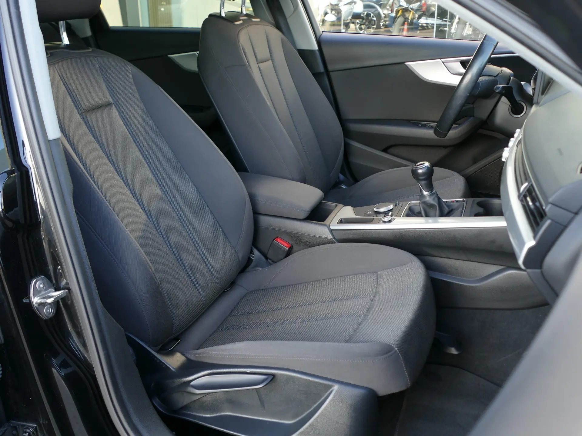 Audi A4 Avant 2.0 TDI 28