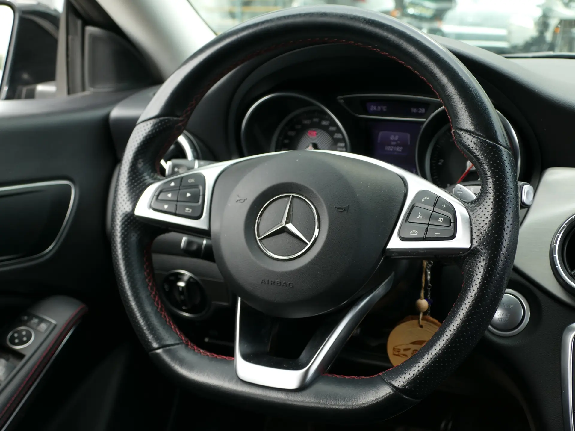 Mercedes-Benz CLA 200 d AMG Line Aut. 33