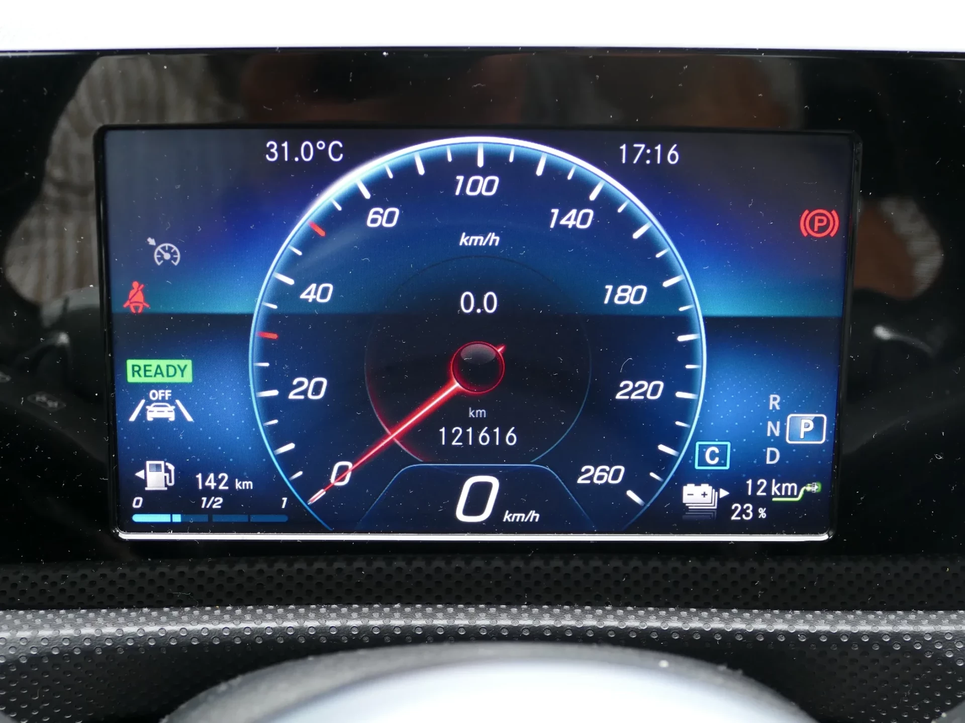 Mercedes-Benz A 250 Limousine e AMG Line 13