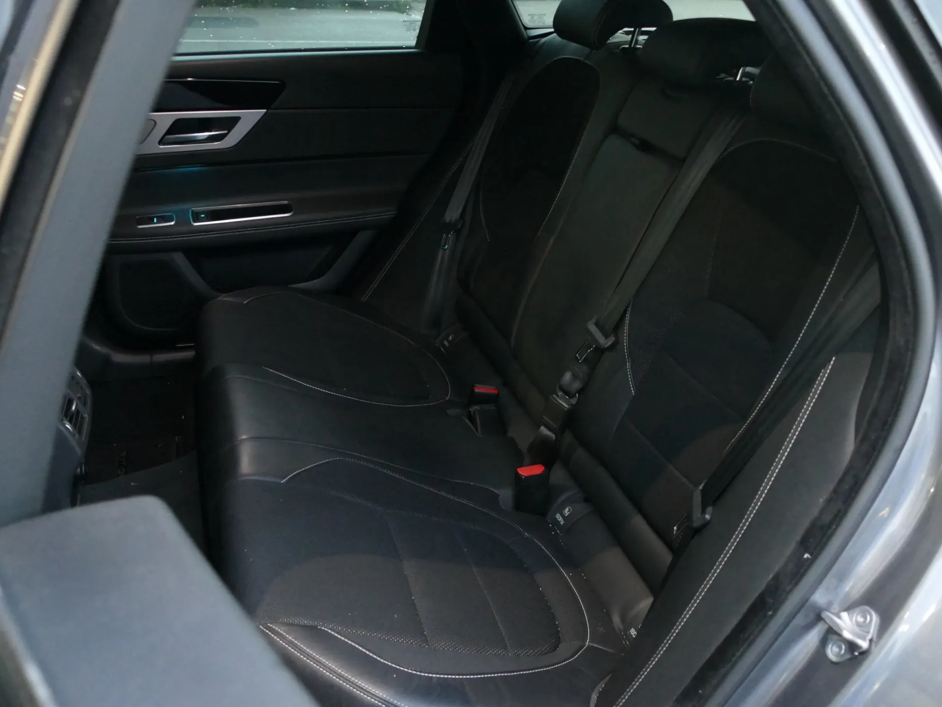 Jaguar XF Sportbrake 2.0 D R-Sport Aut. 33