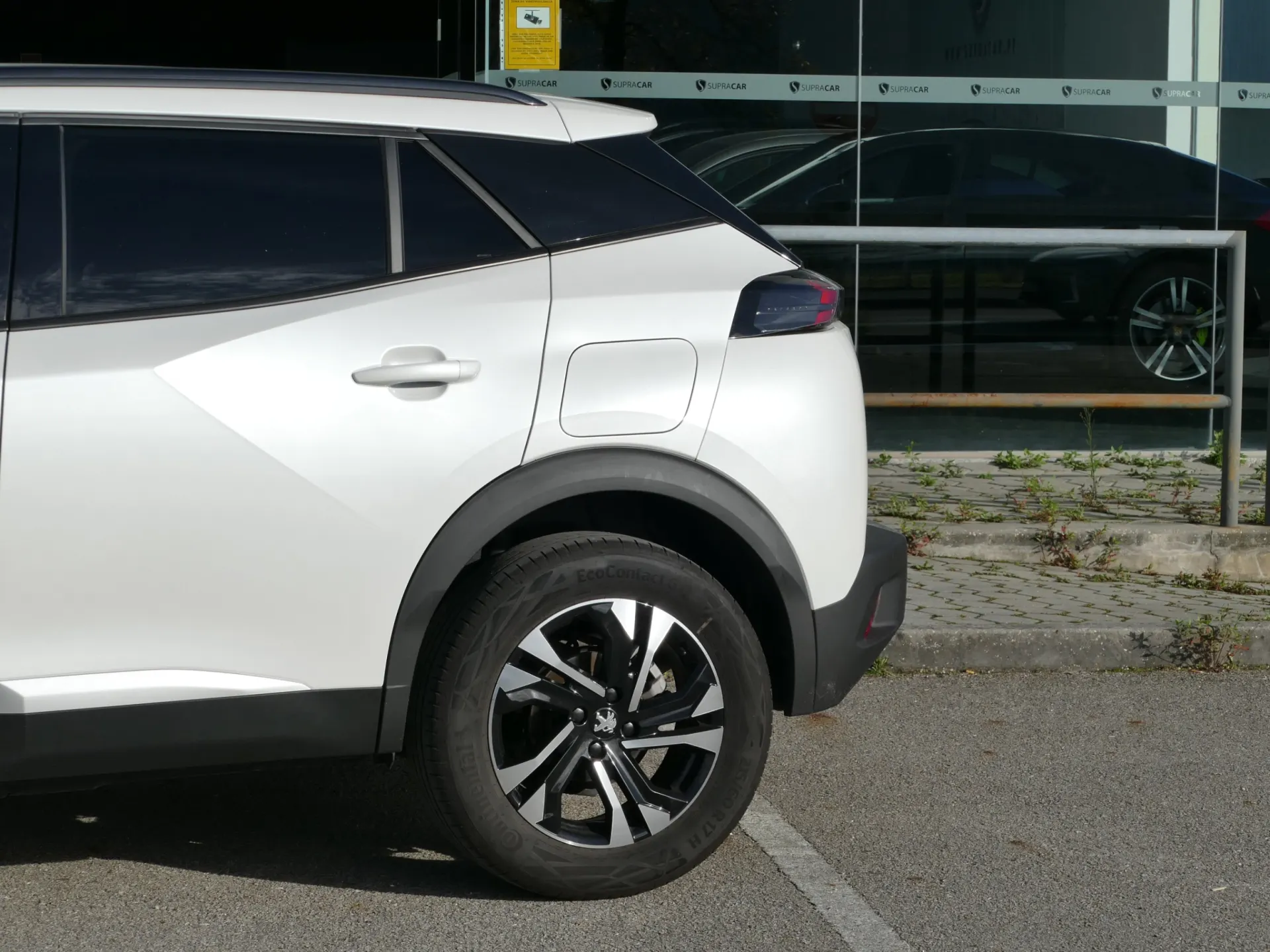 Peugeot 2008 1.2 PureTech Allure EAT8 12